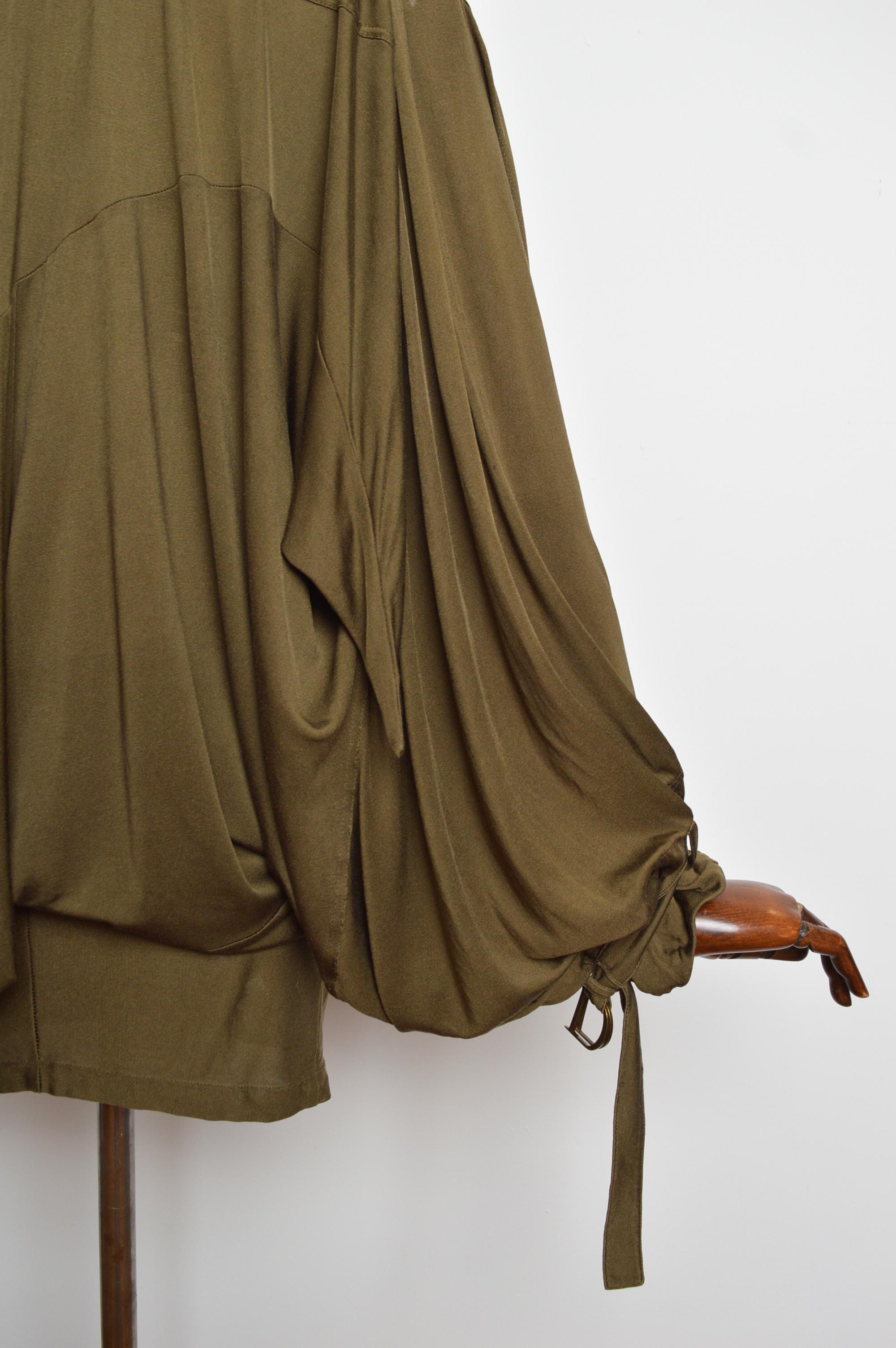 S/S 2003 Christian Dior John Galliano Khakigrünes Batwing-Fallschirm-Minikleid im Angebot 7