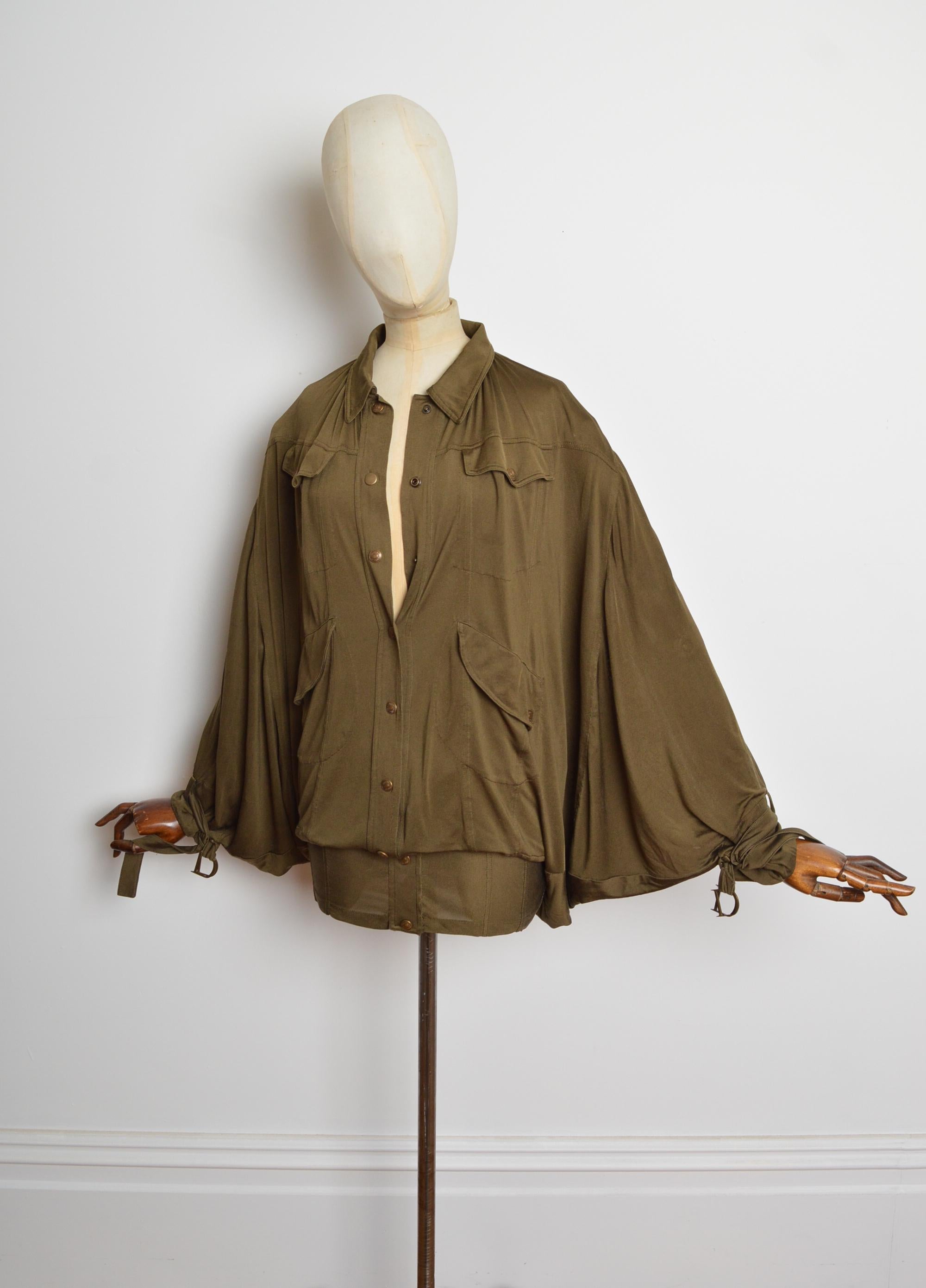 S/S 2003 Christian Dior John Galliano Khakigrünes Batwing-Fallschirm-Minikleid im Zustand „Relativ gut“ im Angebot in Sheffield, GB