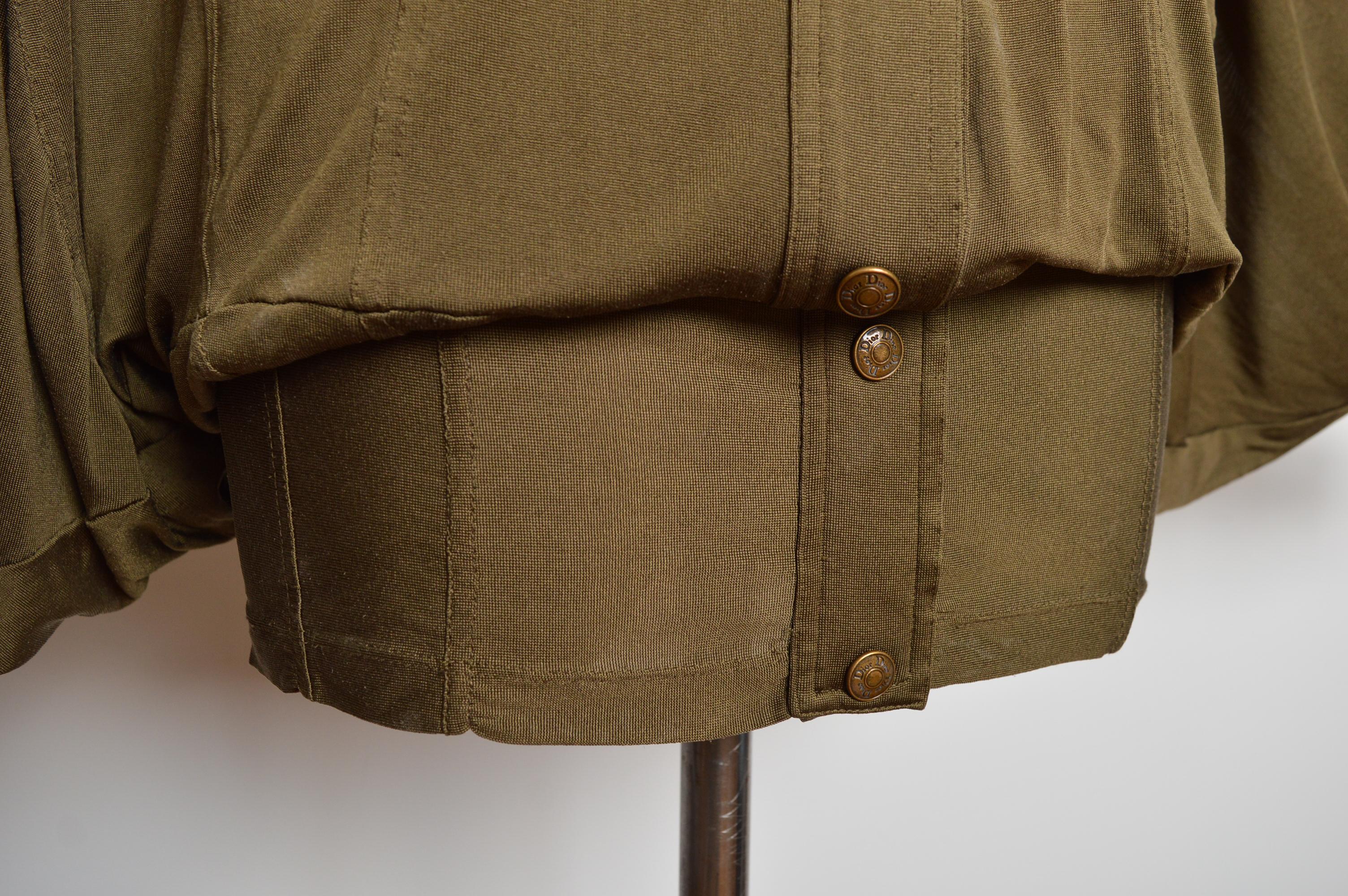 S/S 2003 Christian Dior John Galliano Khakigrünes Batwing-Fallschirm-Minikleid im Angebot 2