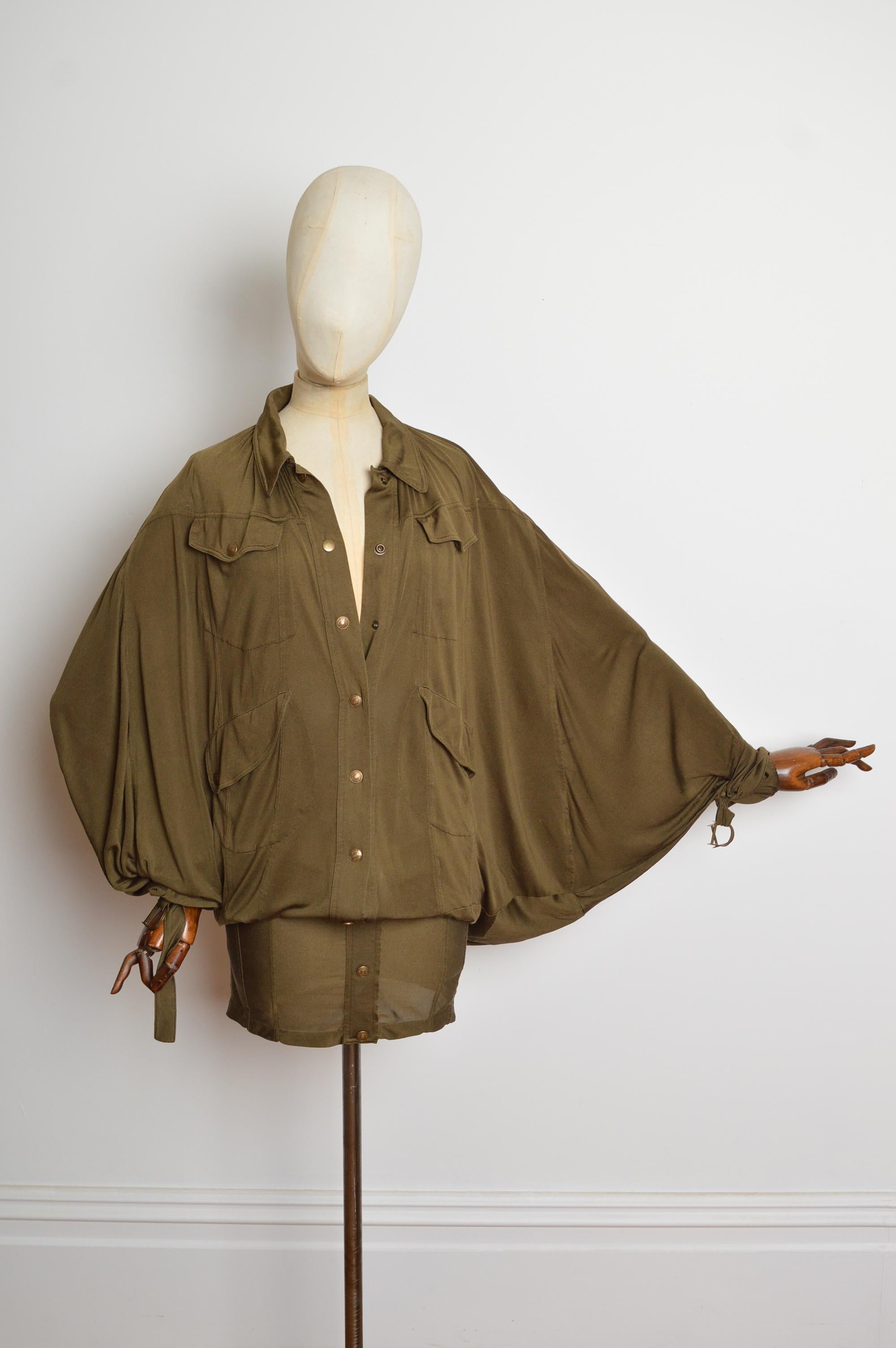 S/S 2003 Christian Dior John Galliano Khakigrünes Batwing-Fallschirm-Minikleid im Angebot 3