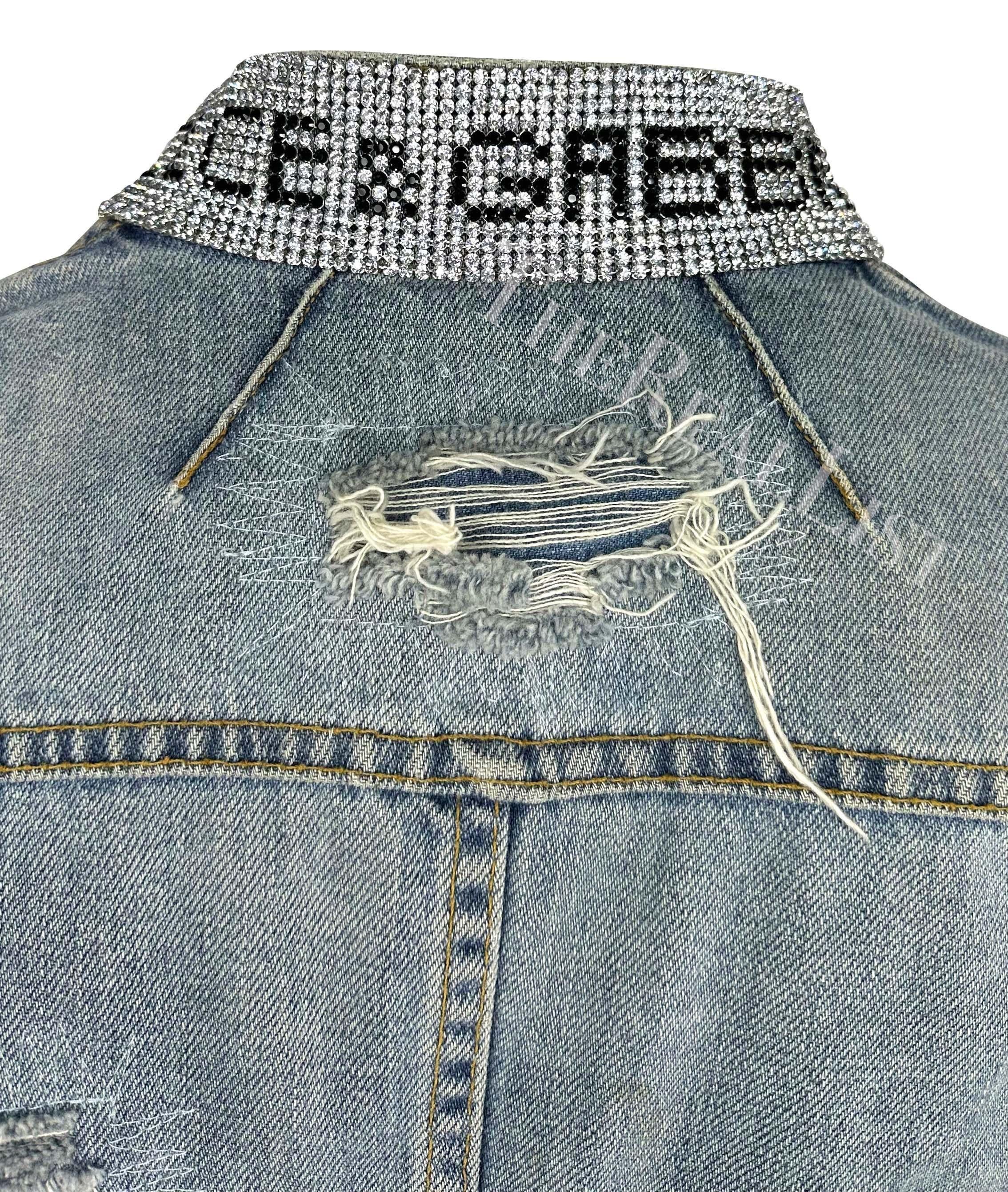 Ich präsentiere eine Jeansjacke von Dolce & Gabbana im Used-Look. Diese leicht gewaschene Jeansjacke aus der 