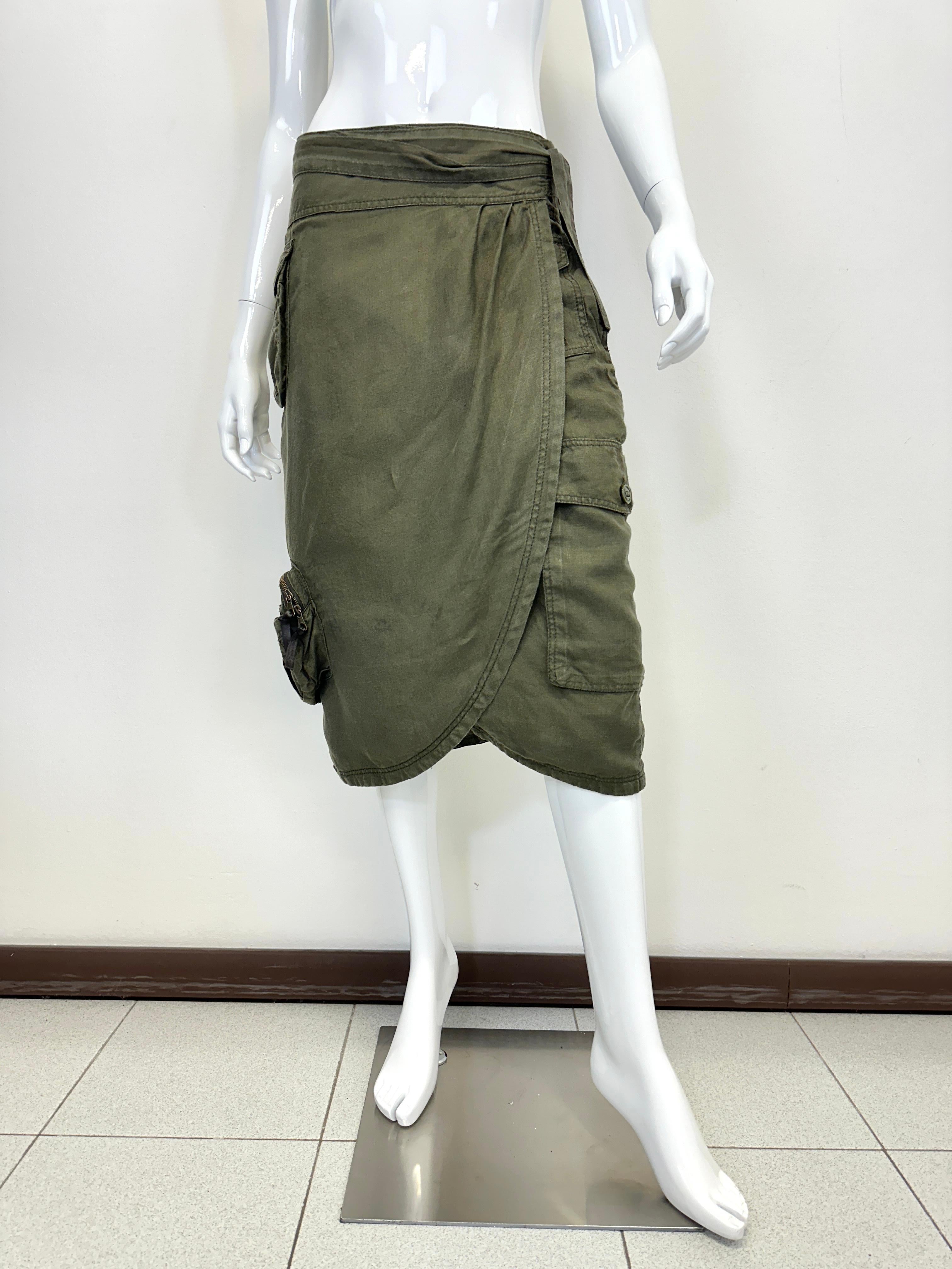 S/S 2003 Dolce & Gabbana midi skirt with big cargo pockets. Military inspired design.

Composition: linen, made in Italy
Conditions: great, no significant flaws

Size: IT44, (adjustable with strap to fit any length)

Measurements:
- Total waist: 113