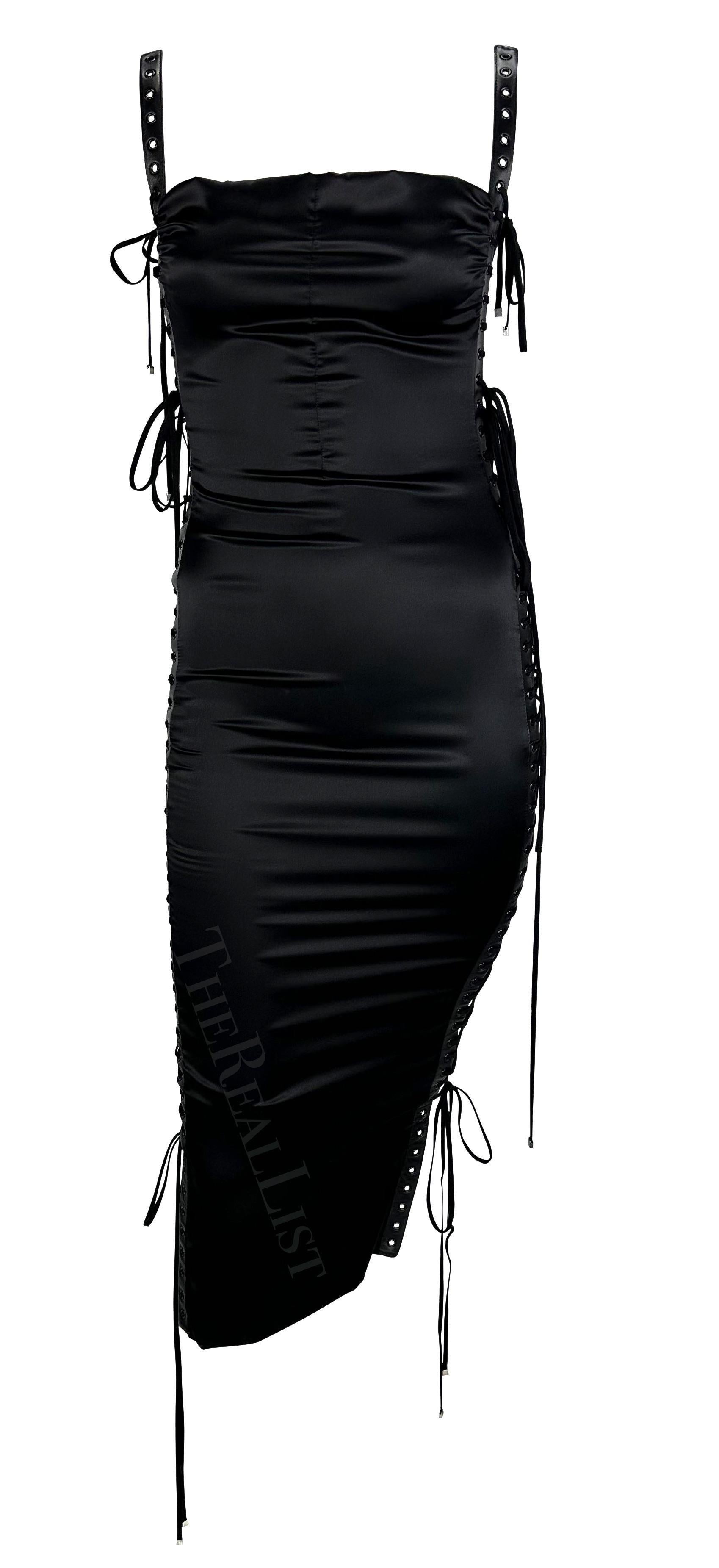 Dolce & Gabbana - Robe moulante en satin à lacets, issue d'un défilé printemps-été 2003 en vente 13