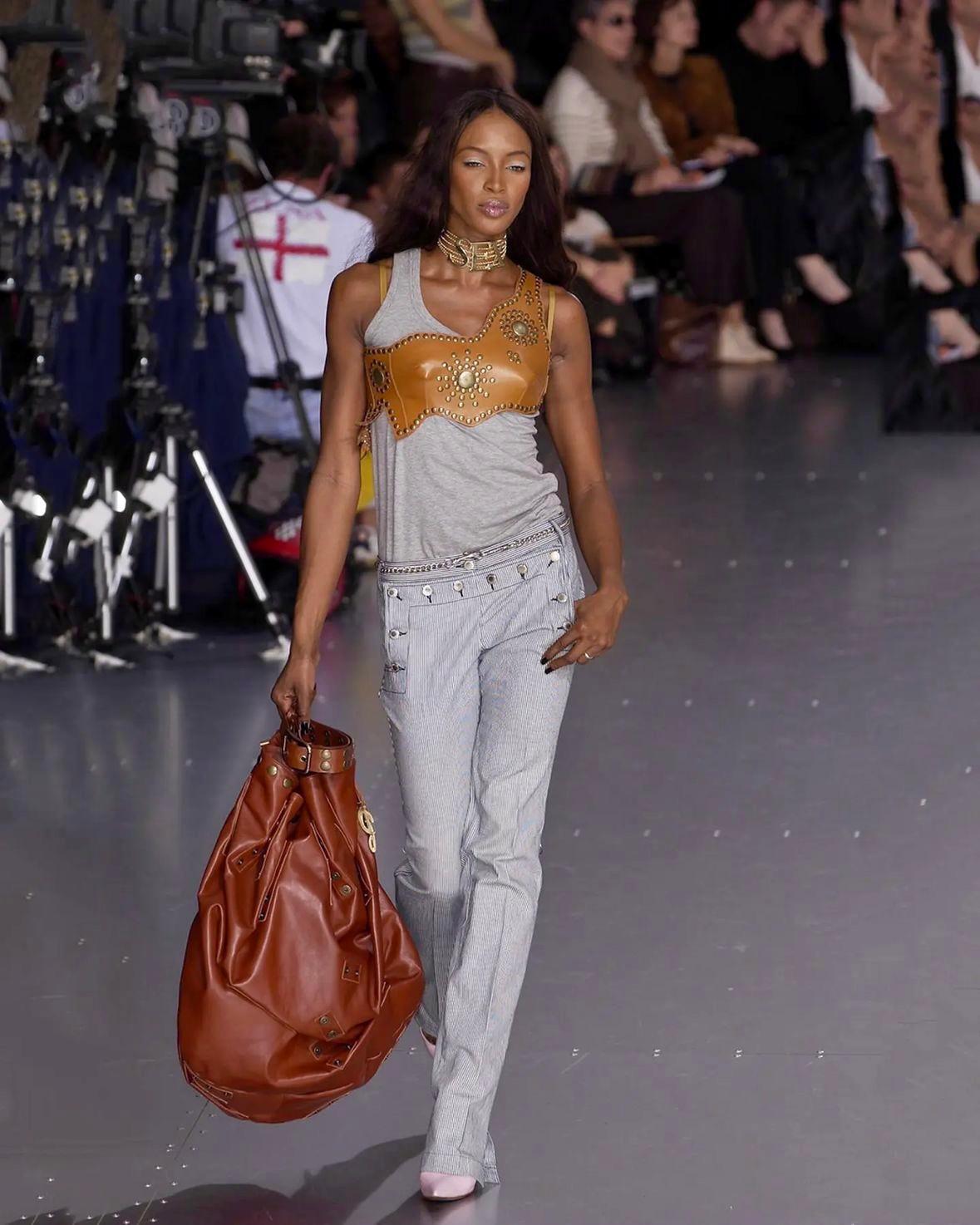 Donna Dolce & Gabbana Runway S/S 2003 - Top asimmetrico con frange in pelle borchiata in vendita