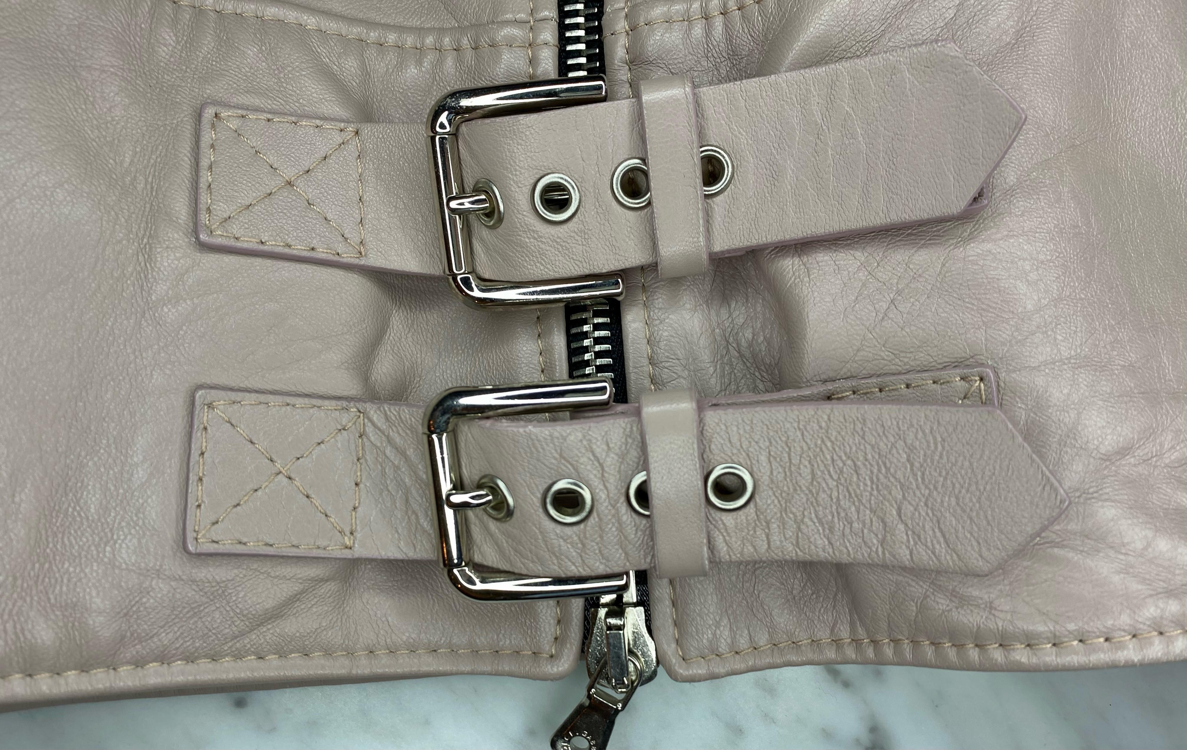 Giacca con zip in pelle d'agnello con fibbia 