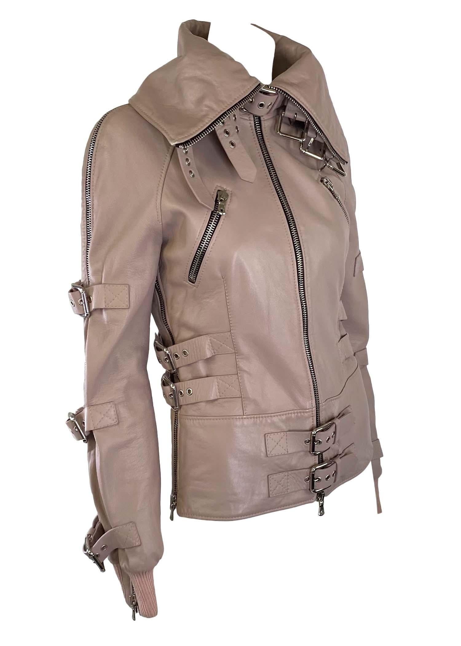 Giacca con zip in pelle d'agnello con fibbia 