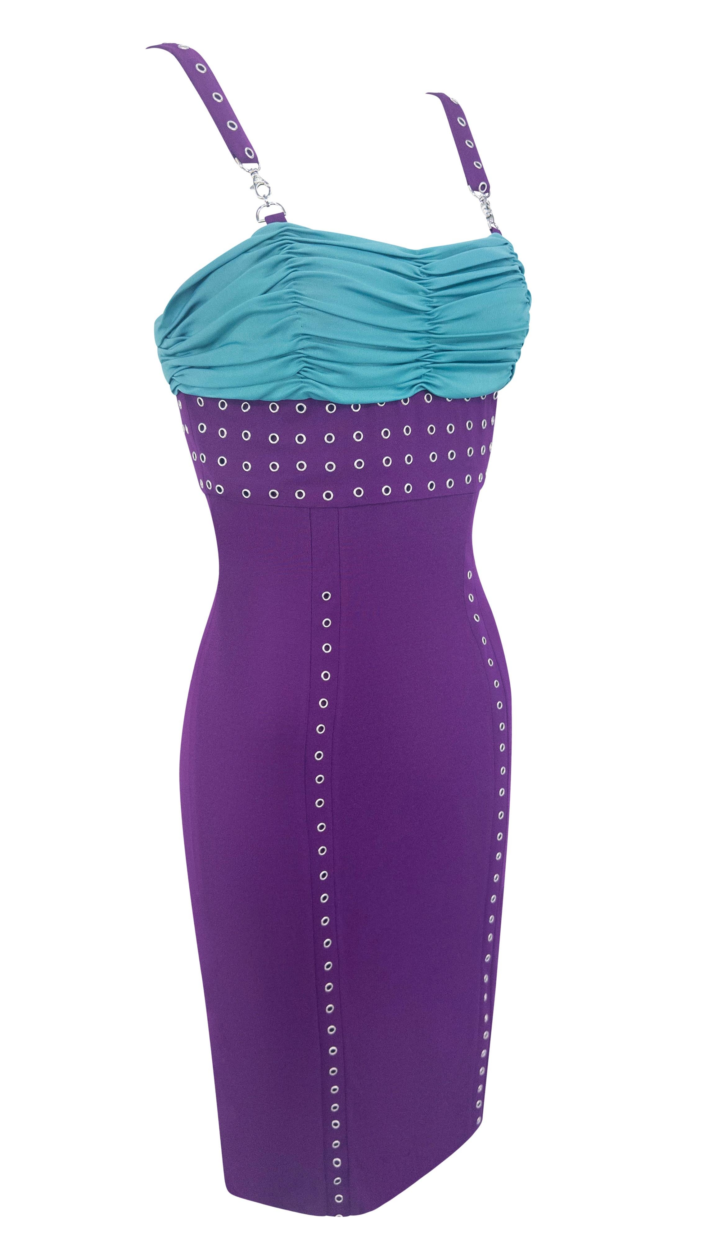 Violet S/S 2003 Gianni Versace by Donatella Runway Robe moulante à œillets métalliques pourpre en vente