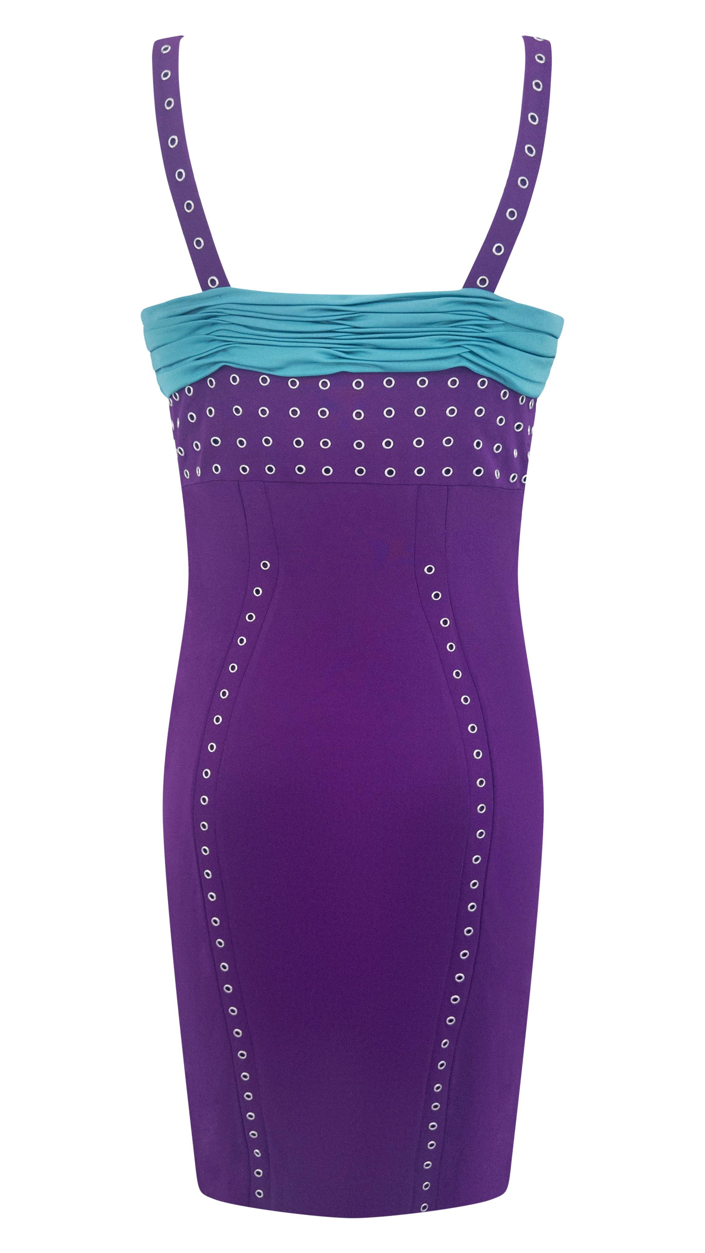 S/S 2003 Gianni Versace by Donatella Runway Robe moulante à œillets métalliques pourpre Pour femmes en vente