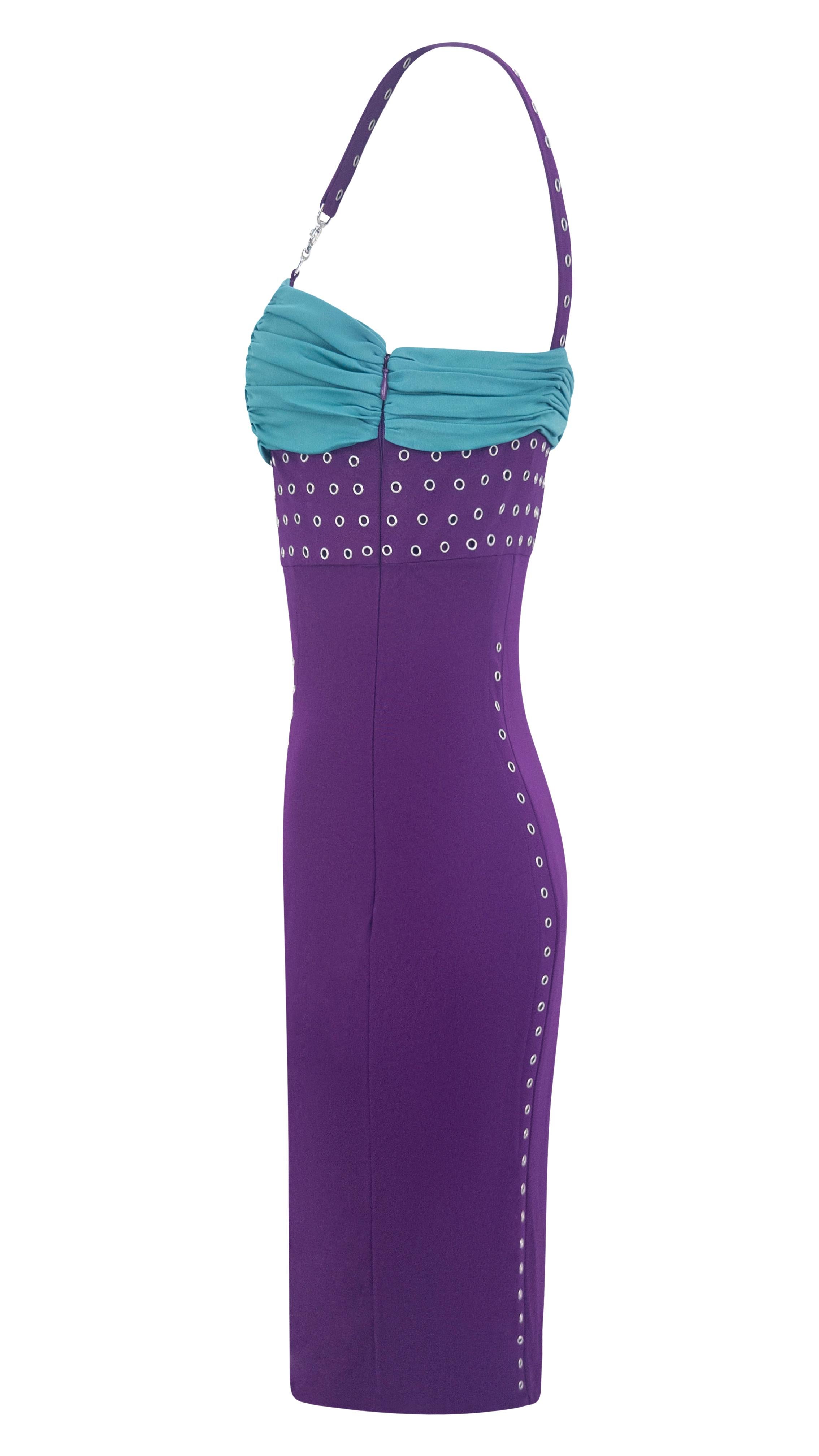 S/S 2003 Gianni Versace by Donatella Runway Robe moulante à œillets métalliques pourpre en vente 1