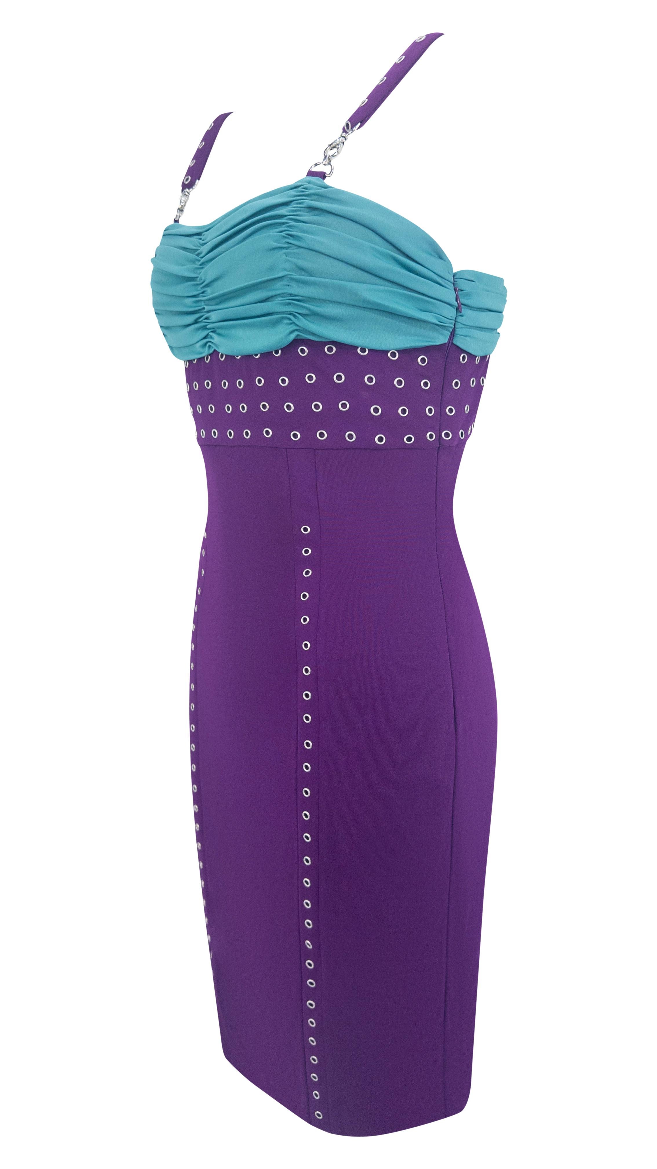 S/S 2003 Gianni Versace by Donatella Runway Robe moulante à œillets métalliques pourpre en vente 2