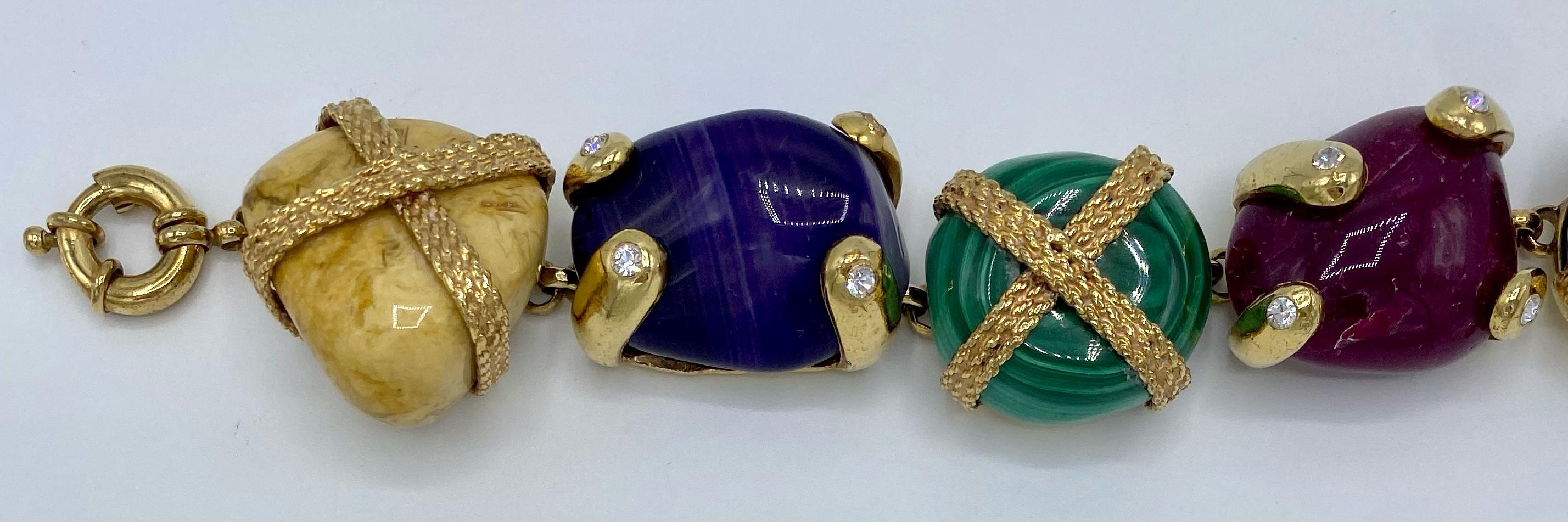 F/S 2003 Gianni Versace by Donatella Laufsteg Goldfarbenes Armband mit mehreren Steinen in Goldtönen  Damen im Angebot