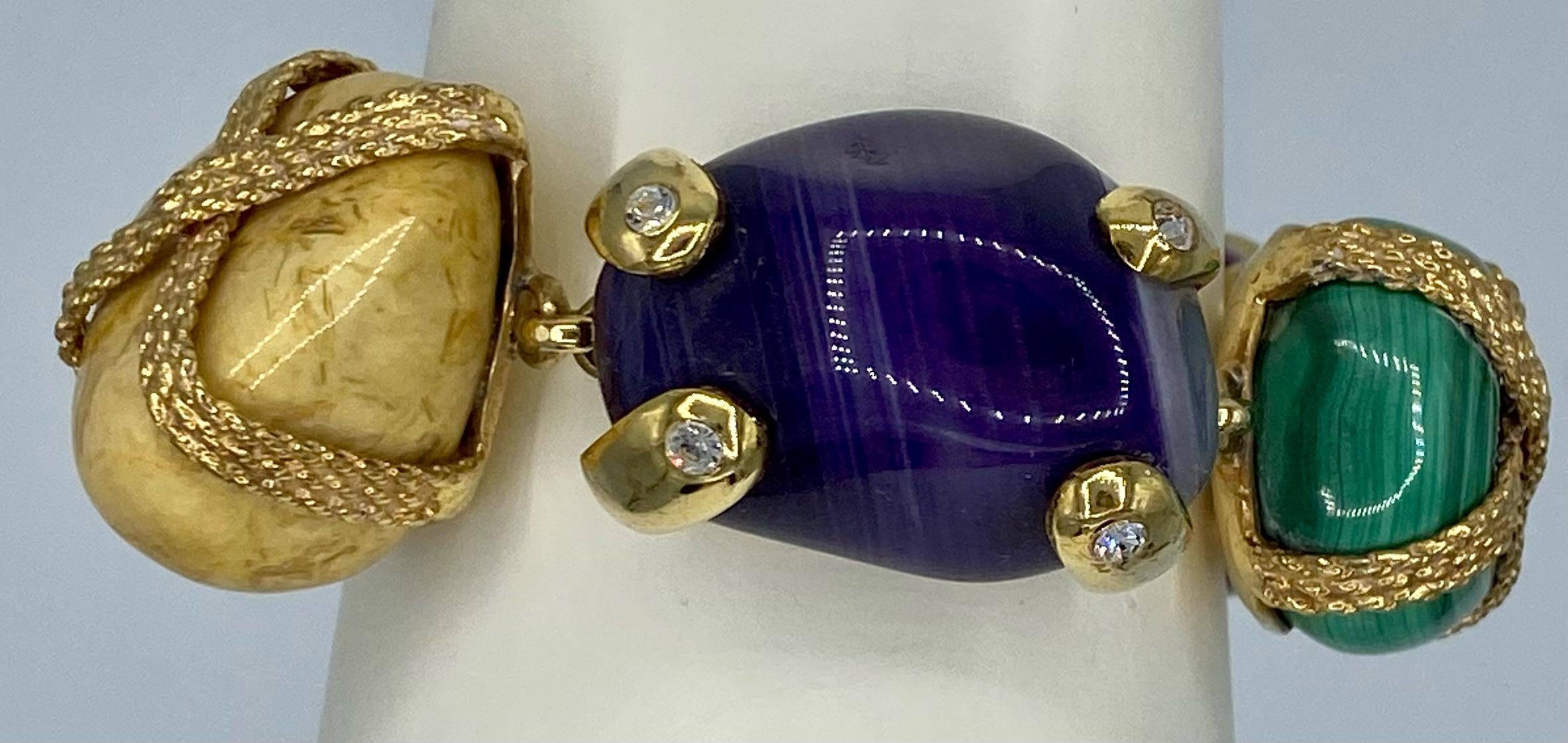 F/S 2003 Gianni Versace by Donatella Laufsteg Goldfarbenes Armband mit mehreren Steinen in Goldtönen  im Angebot 4