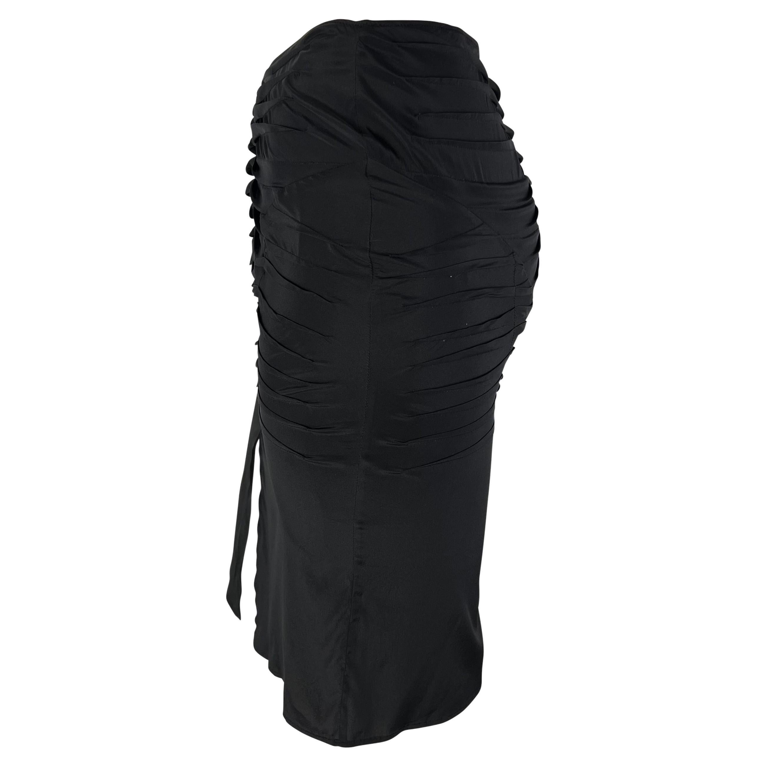 Noir Jupe en soie extensible plissée noire Gucci by Tom Ford, P/E 2003 en vente