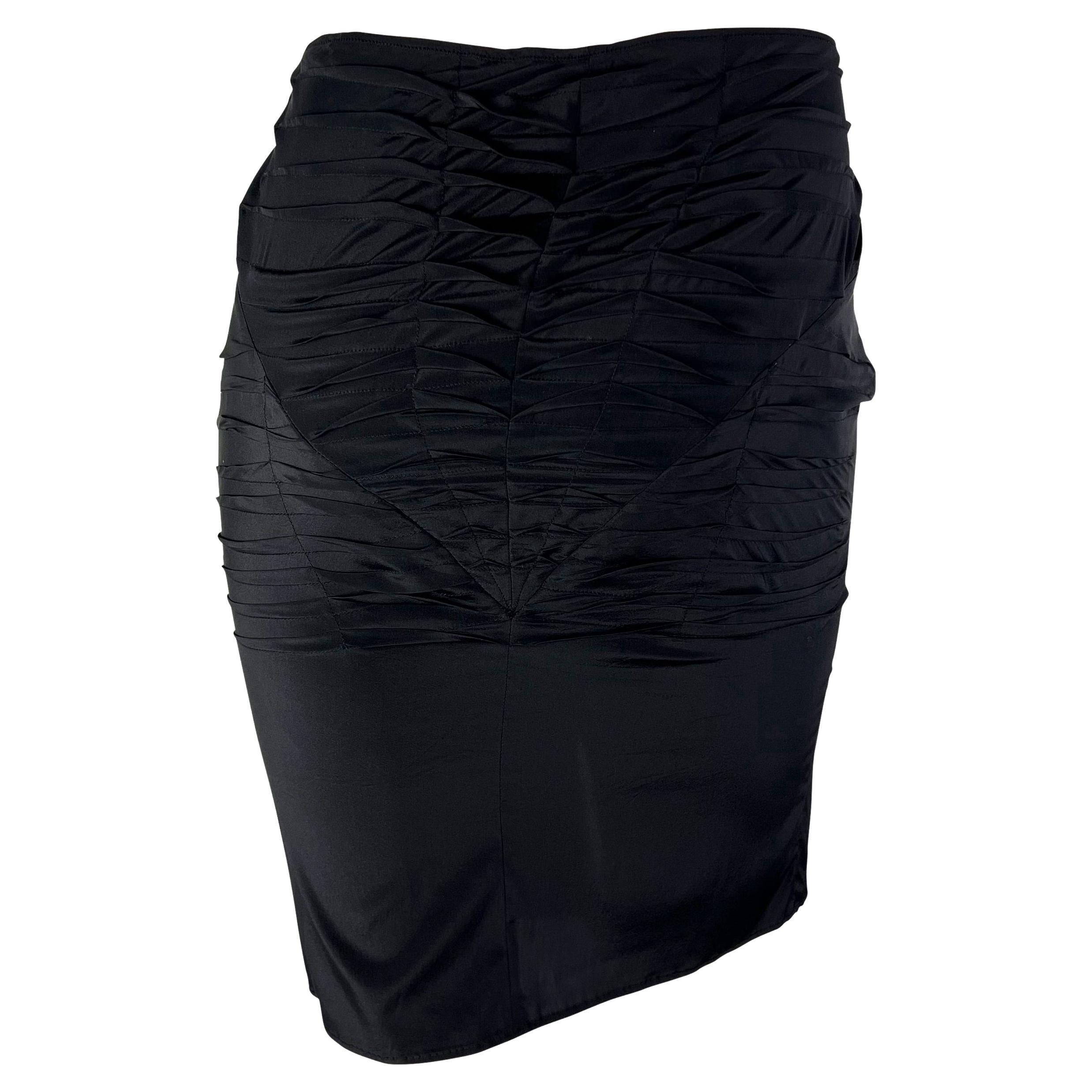 Jupe en soie extensible plissée noire Gucci by Tom Ford, P/E 2003 Excellent état - En vente à West Hollywood, CA