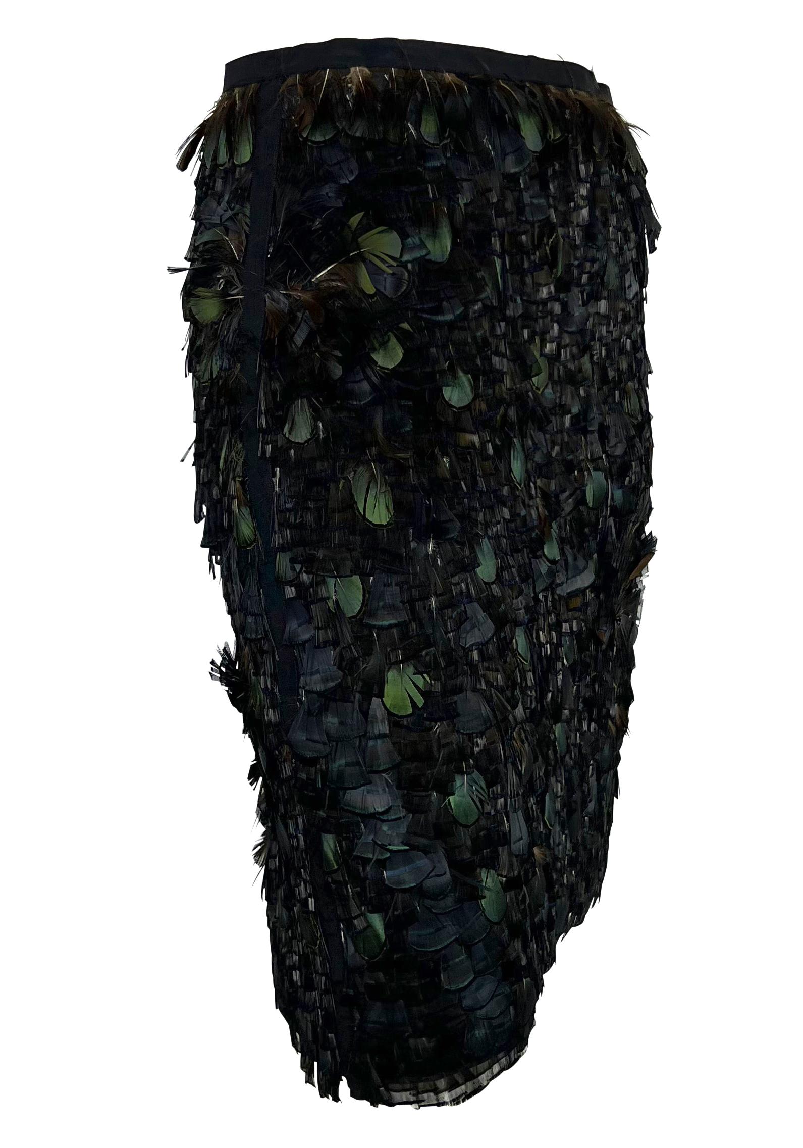 P/E 2003 Gucci by Tom Ford Gonna in seta impreziosita da piume marrone e verde iridescente in vendita 1