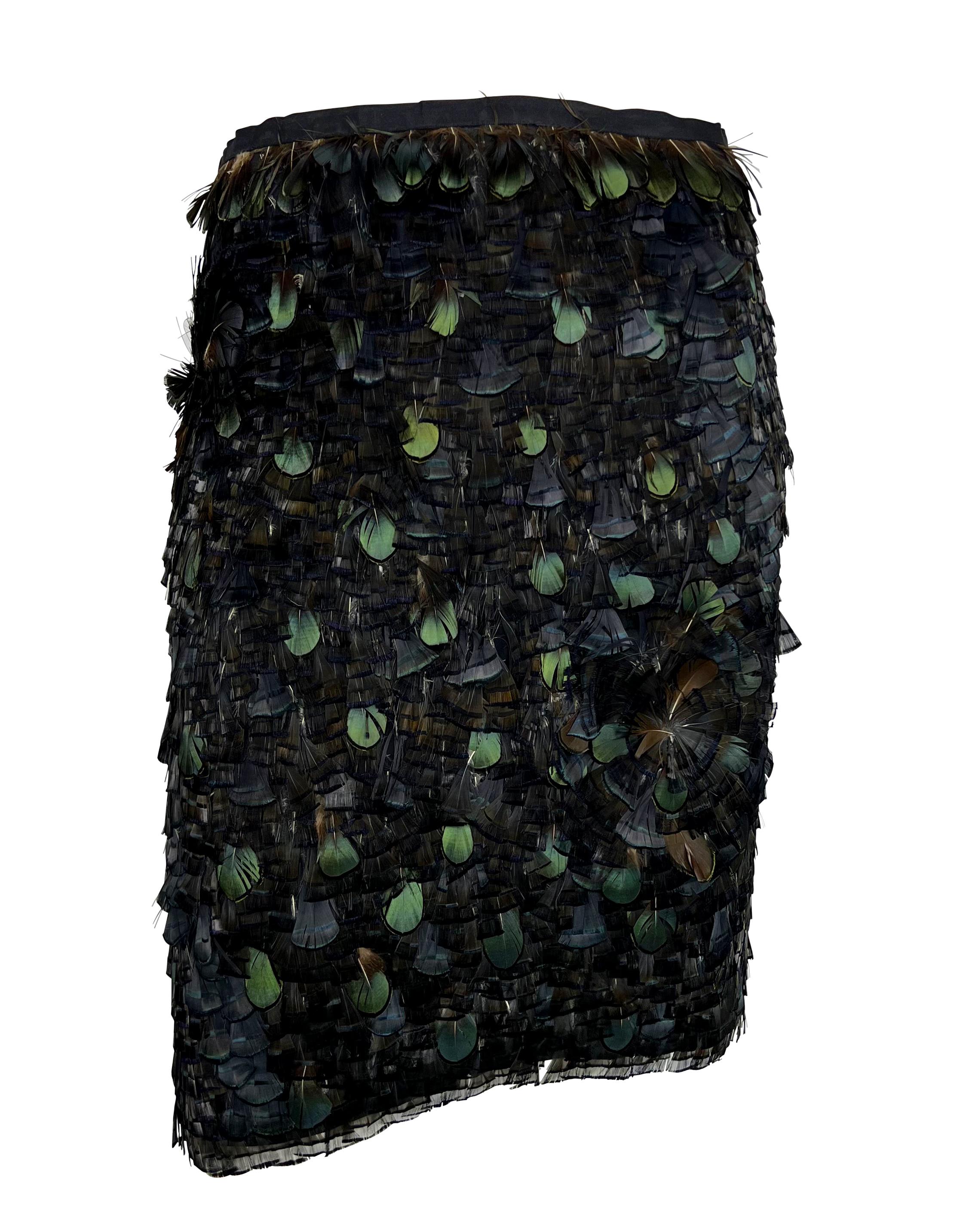 P/E 2003 Gucci by Tom Ford Gonna in seta impreziosita da piume marrone e verde iridescente in vendita 2