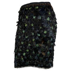 S/S 2003 Gucci by Tom Ford Schillernder, grün-brauner, mit Federn verzierter Seidenrock