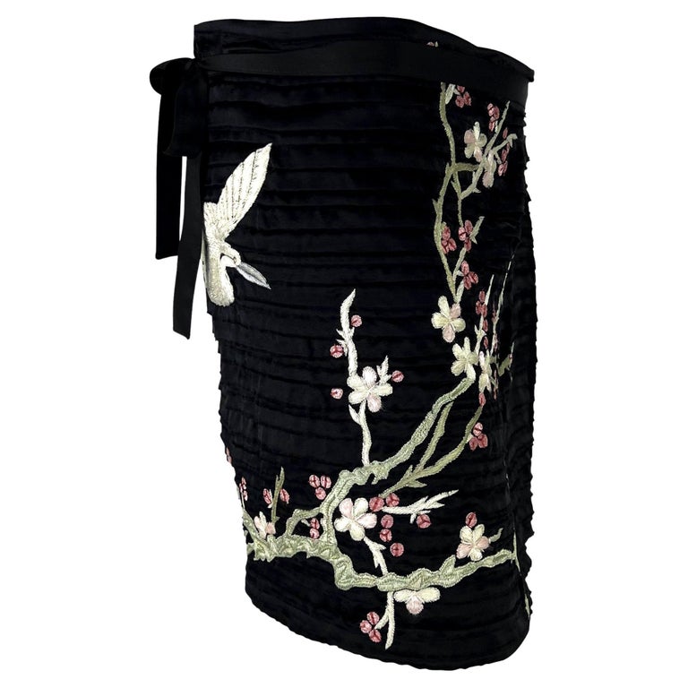S/S 2003 Gucci by Tom Ford Japanese Cherry Blossom Embroidered Mini Wrap Skirt For Sale 3