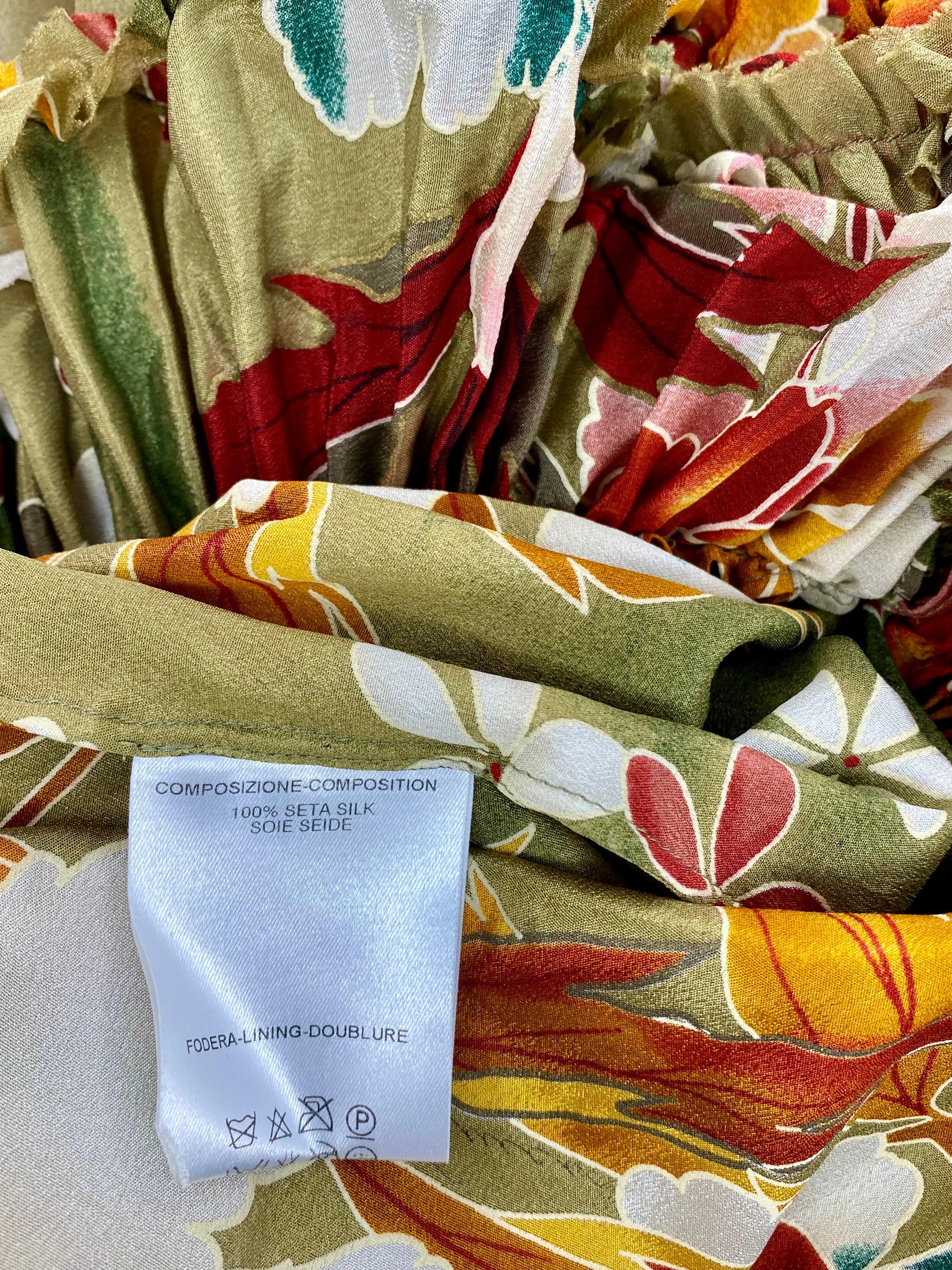 Gucci par Tom Ford - Robe plongeante à volants en soie à fleurs vert olive, printemps-été 2003 en vente 3