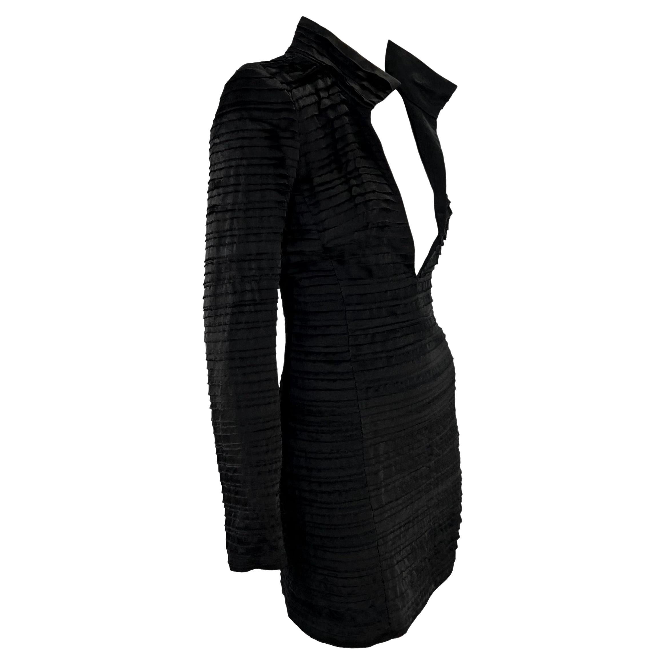 S/S 2003 Gucci by Tom Ford Runway Mini robe plongeante à ruban brut noir en vente 12