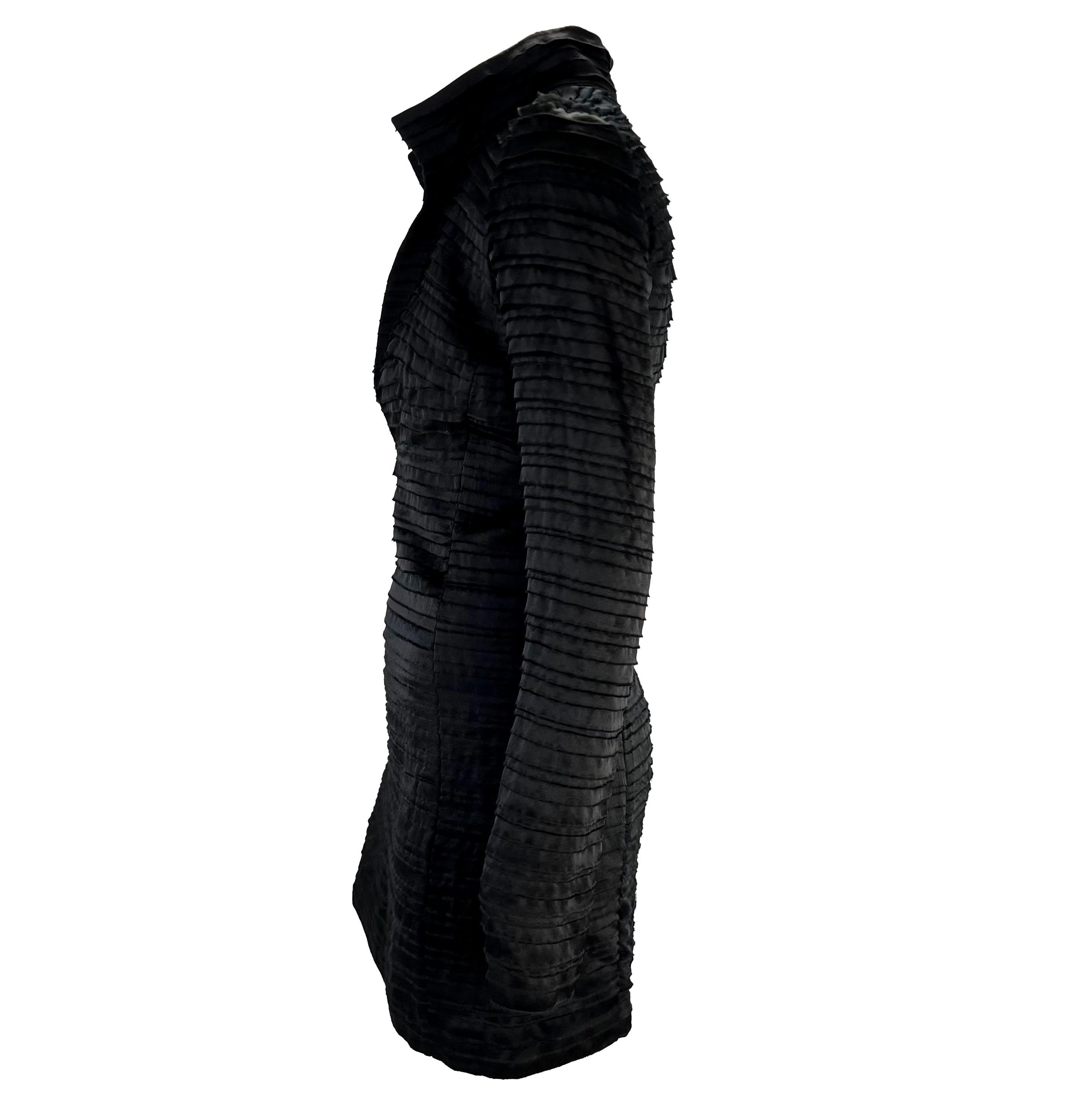 S/S 2003 Gucci by Tom Ford Runway Mini robe plongeante à ruban brut noir en vente 4