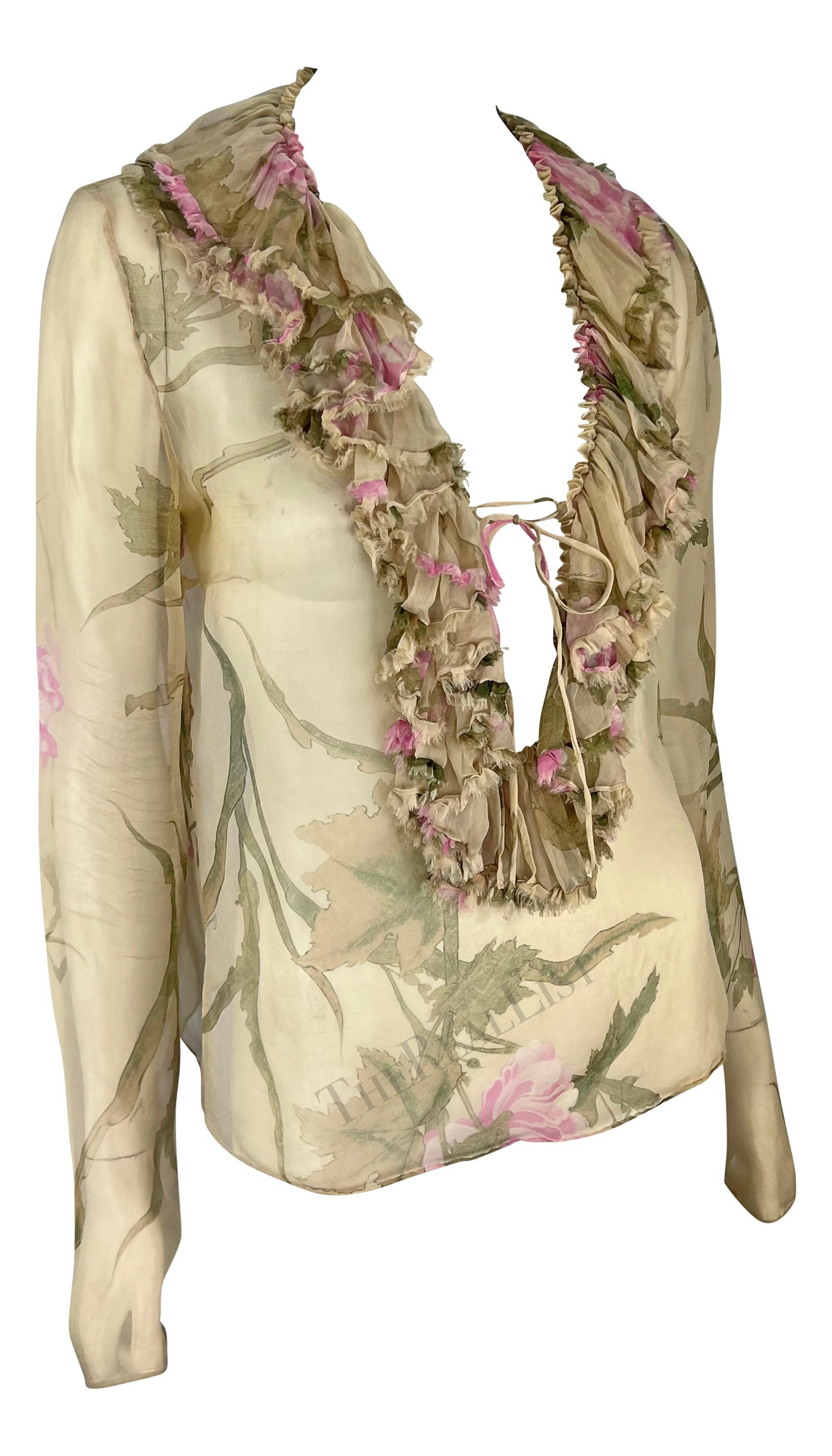 Ti presentiamo un favoloso top Gucci con volant trasparente color marrone, disegnato da Tom Ford. Dalla collezione primavera/estate 2003, questo top chic è ricoperto da un'audace stampa floreale. Interamente trasparente, il top presenta una