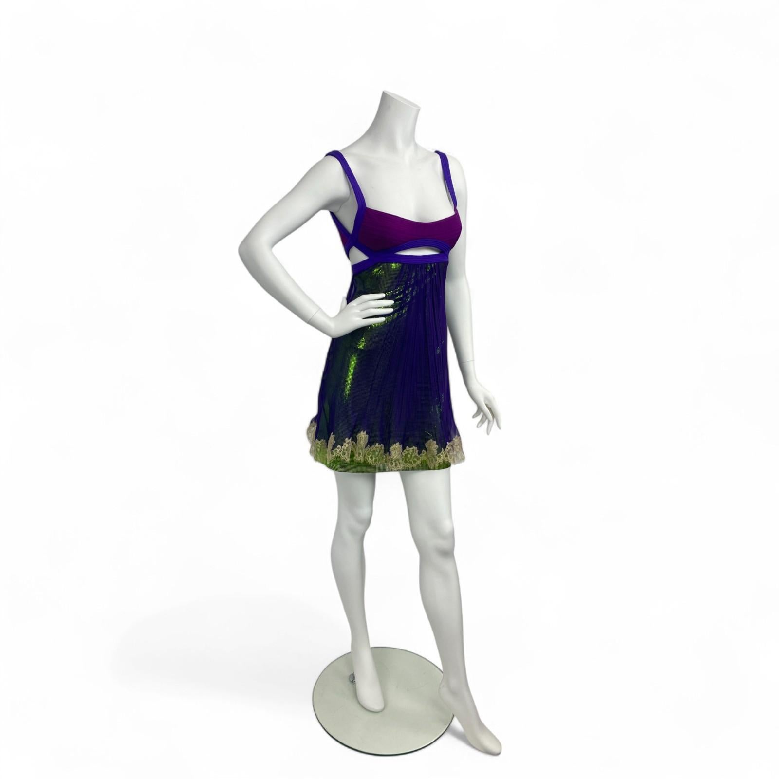 F/S 2003 Ikonisches Versace Micro-Minikleid in Lila und Grün mit Oroton Gr.: im Zustand „Gut“ im Angebot in West Hartford, CT