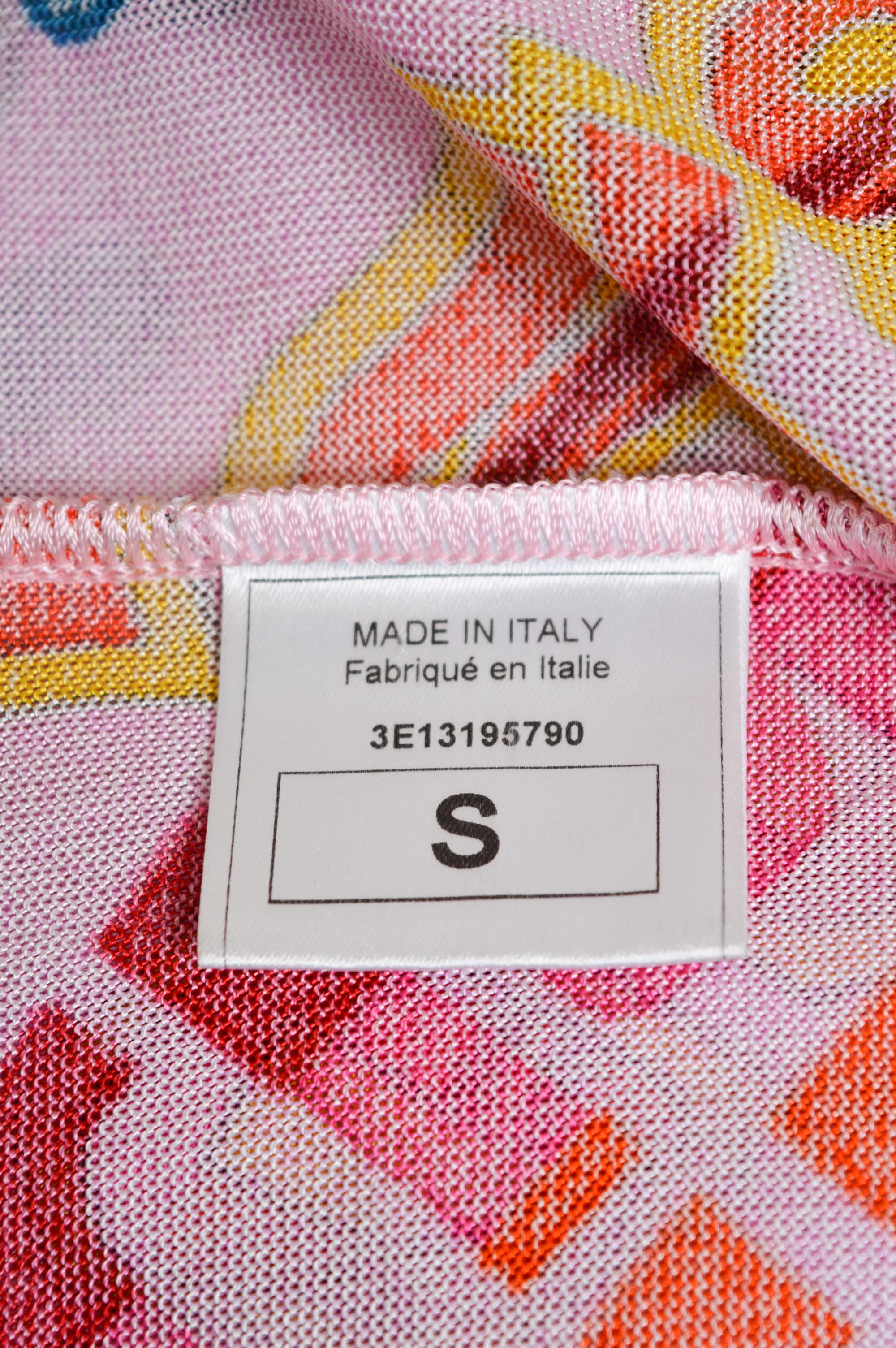 Cardigan à logo coloré rose collection indienne John Galliano, P/E 2003 Pour femmes en vente