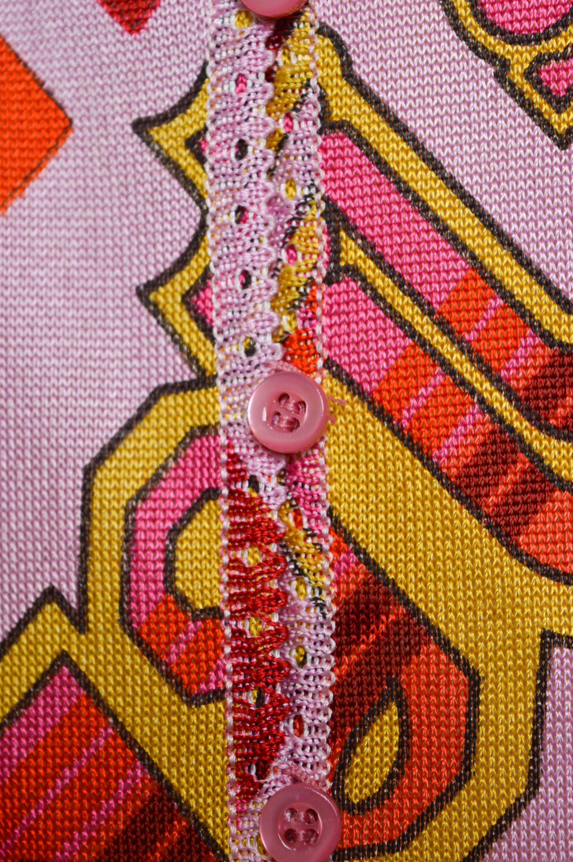 Cardigan à logo coloré rose collection indienne John Galliano, P/E 2003 en vente 3