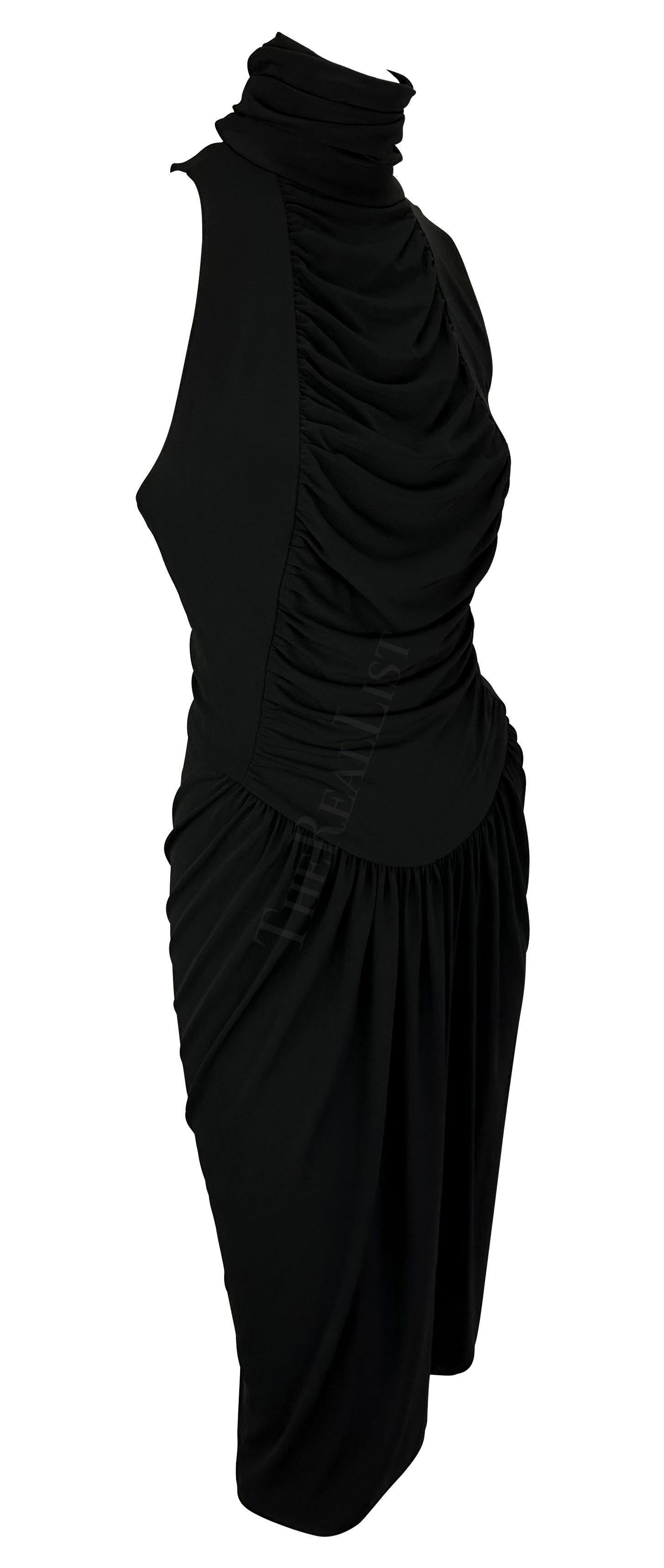 Karl Lagerfeld Gallery - Robe midi dos nu froncée noire, issue d'un défilé, printemps-été 2003 en vente 1