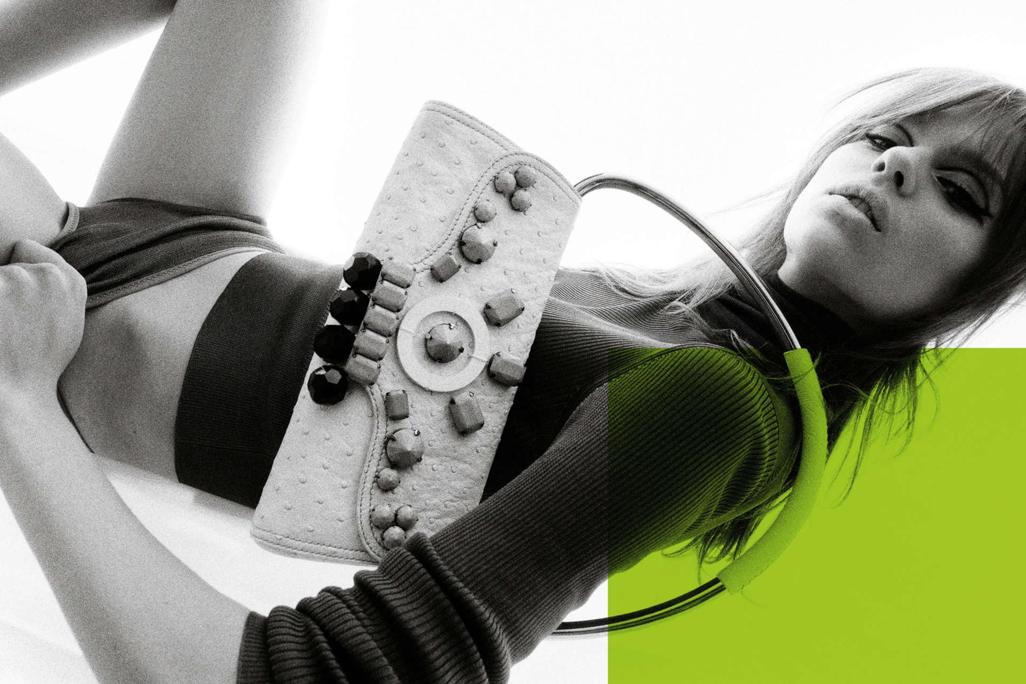 Beige S/S 2003 Prada off-white beaded leather & silver metal top handle hobo bag en vente