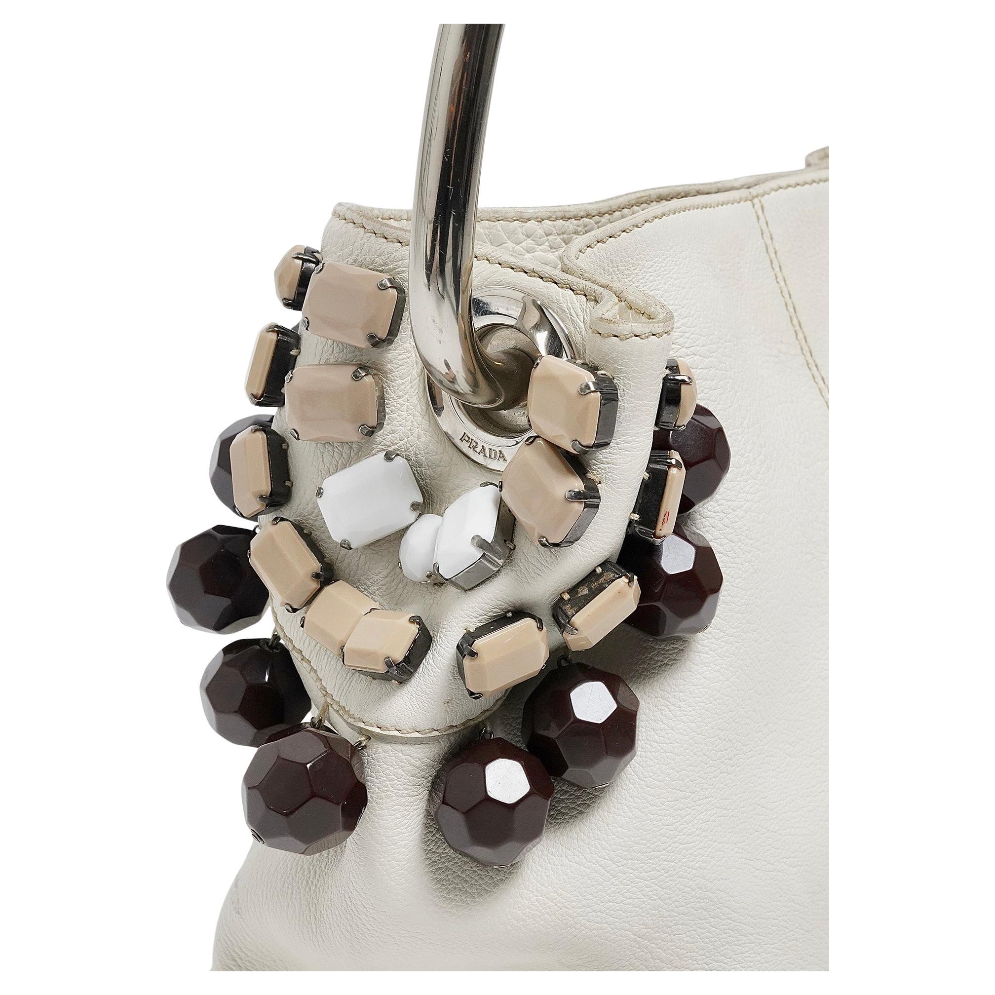 S/S 2003 Prada off-white beaded leather & silver metal top handle hobo bag en vente 2