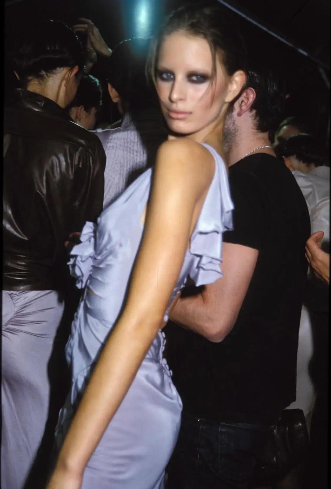F/S 2003 Yves Saint Laurent by Tom Ford Beigefarbenes geblümtes Rüschenoberteil aus Seide mit Rüschen Damen im Angebot