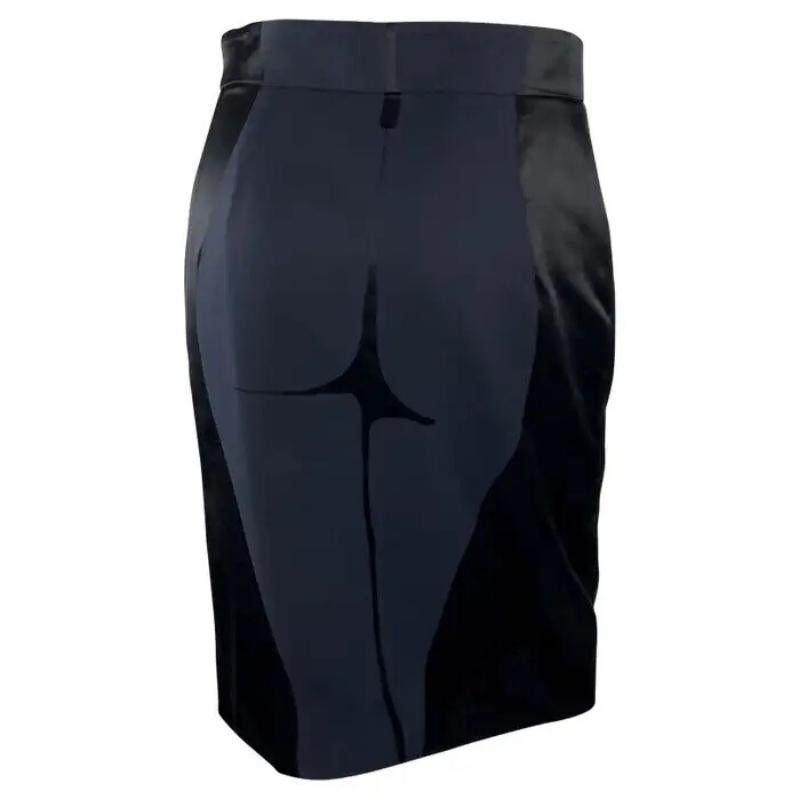 F/S 2003 Yves Saint Laurent by Tom Ford Laufstegrock mit weiblichem Body Print