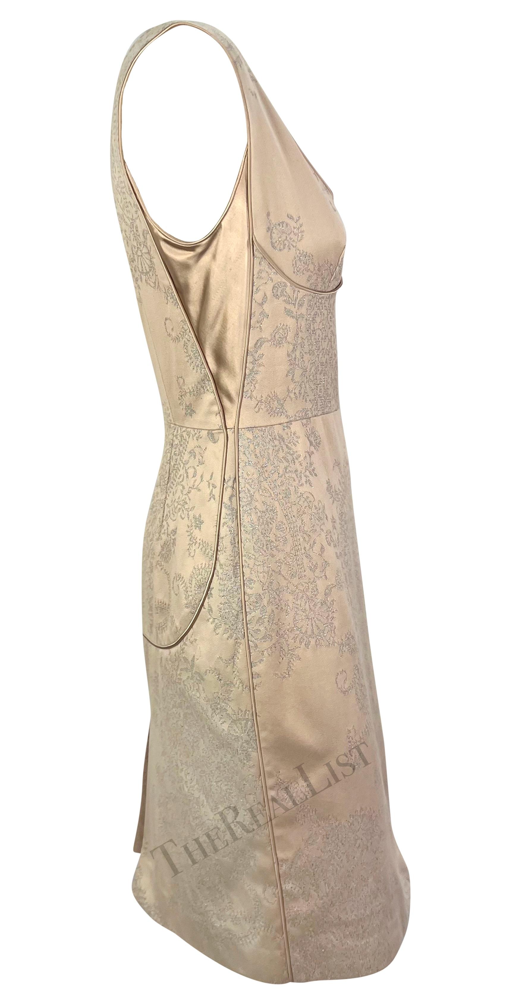 S/S 2004 Alexander McQueen - Mini robe à empiècements floraux rose pâle métallisés en vente 1