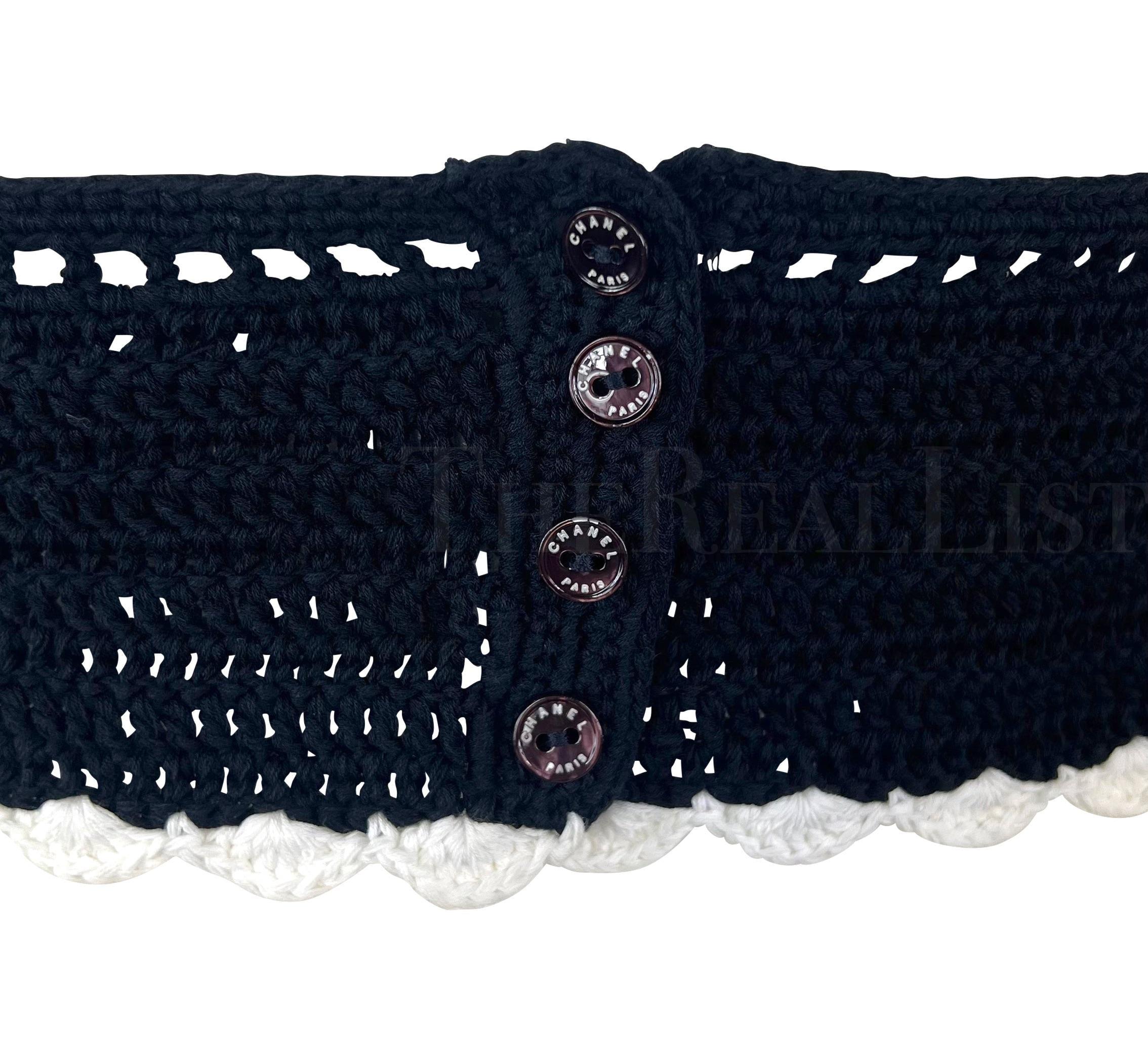 De las mujeres S/S 2004 Chanel by Karl Lagerfeld Bralette negro de ganchillo y cuello redondo en venta