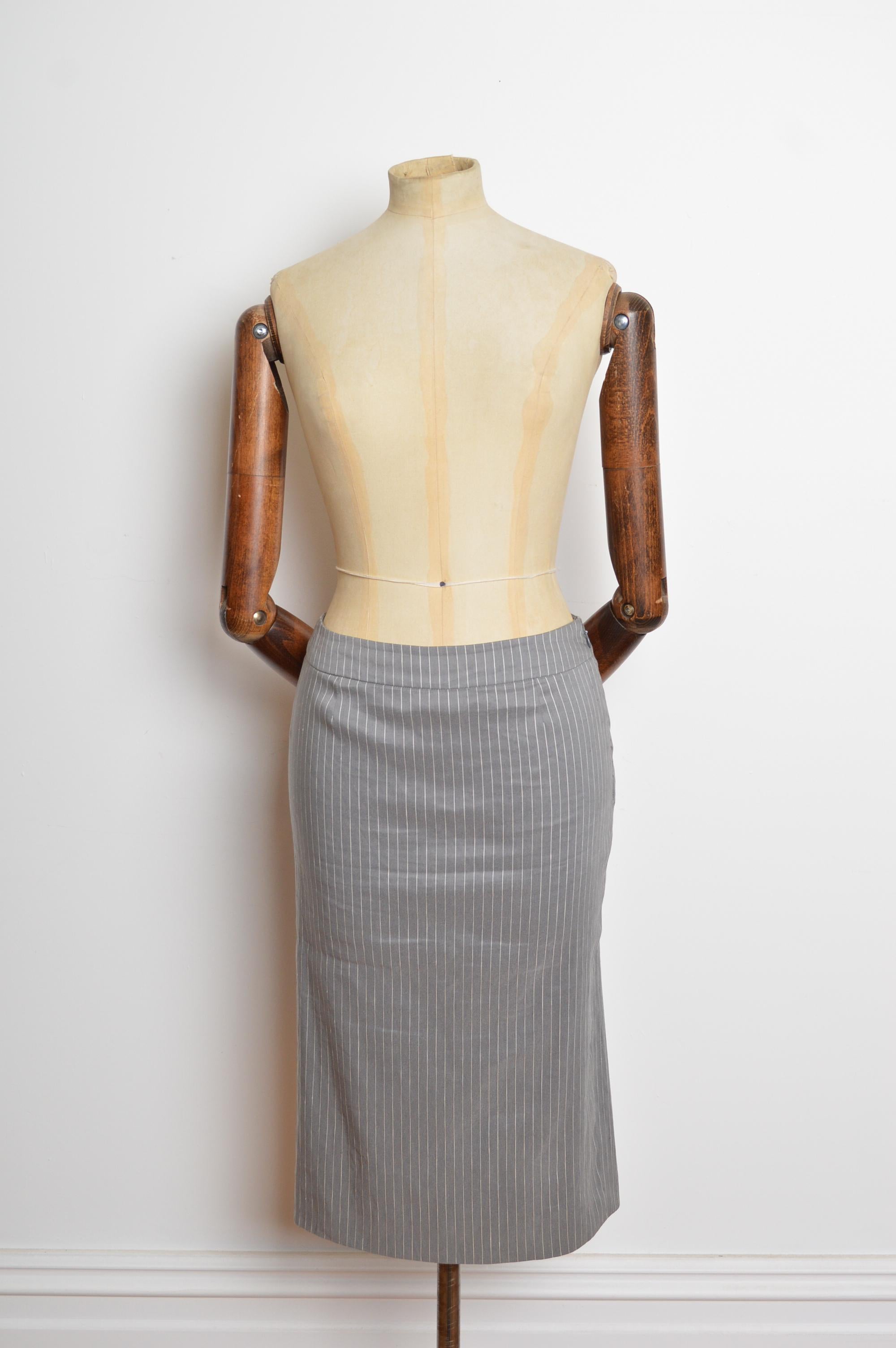 Grigio Abito con blazer e gonna gessata grigio di John Galliano for Christian Dior per la P/E 2004 in vendita