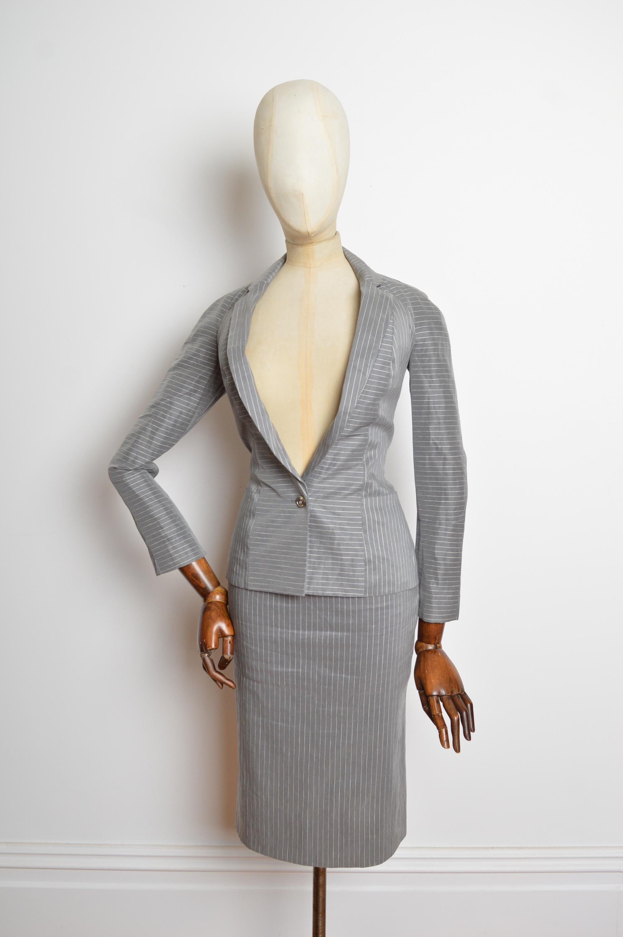 Donna Abito con blazer e gonna gessata grigio di John Galliano for Christian Dior per la P/E 2004 in vendita