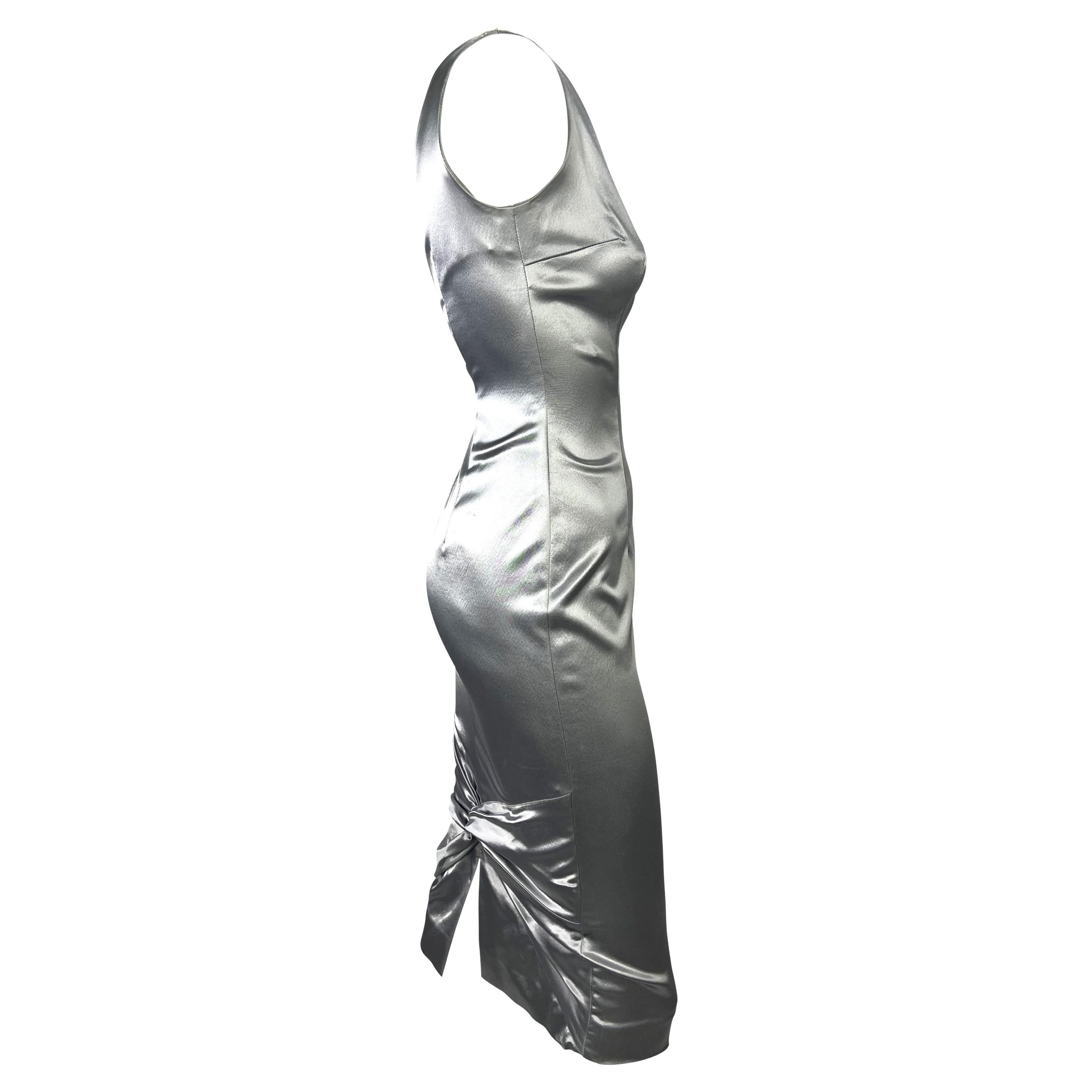  Robe tube moulante en satin argenté Christian Dior par John Galliano, P/E 2004 Pour femmes 
