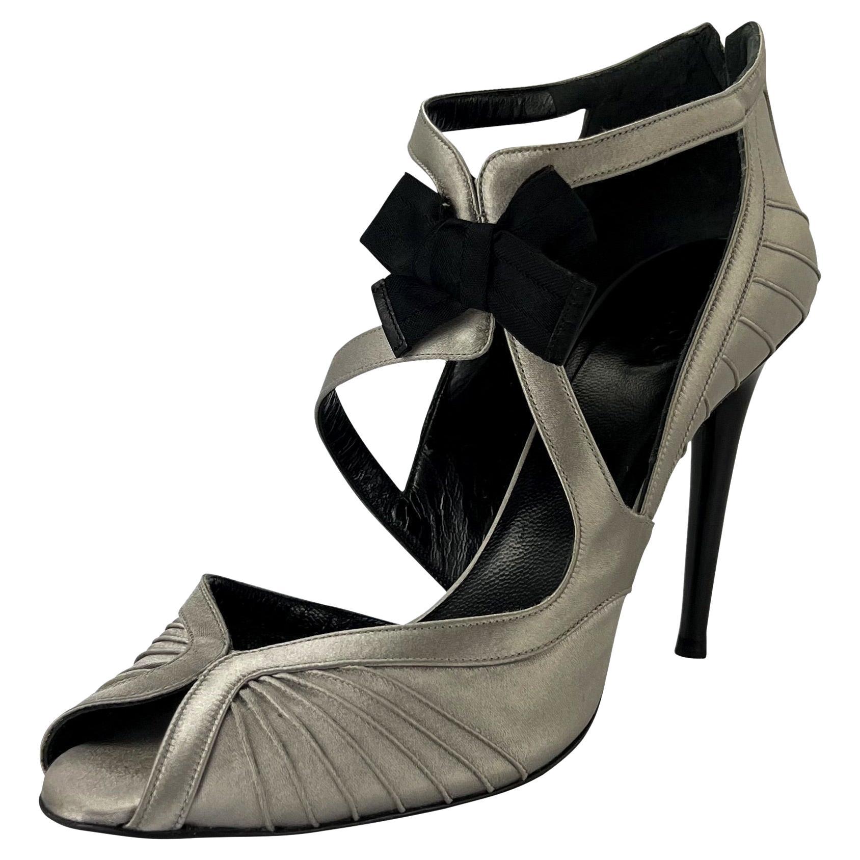 S/S 2004 Gucci by Tom Ford Grey Satin Bow Heel Size 9 B