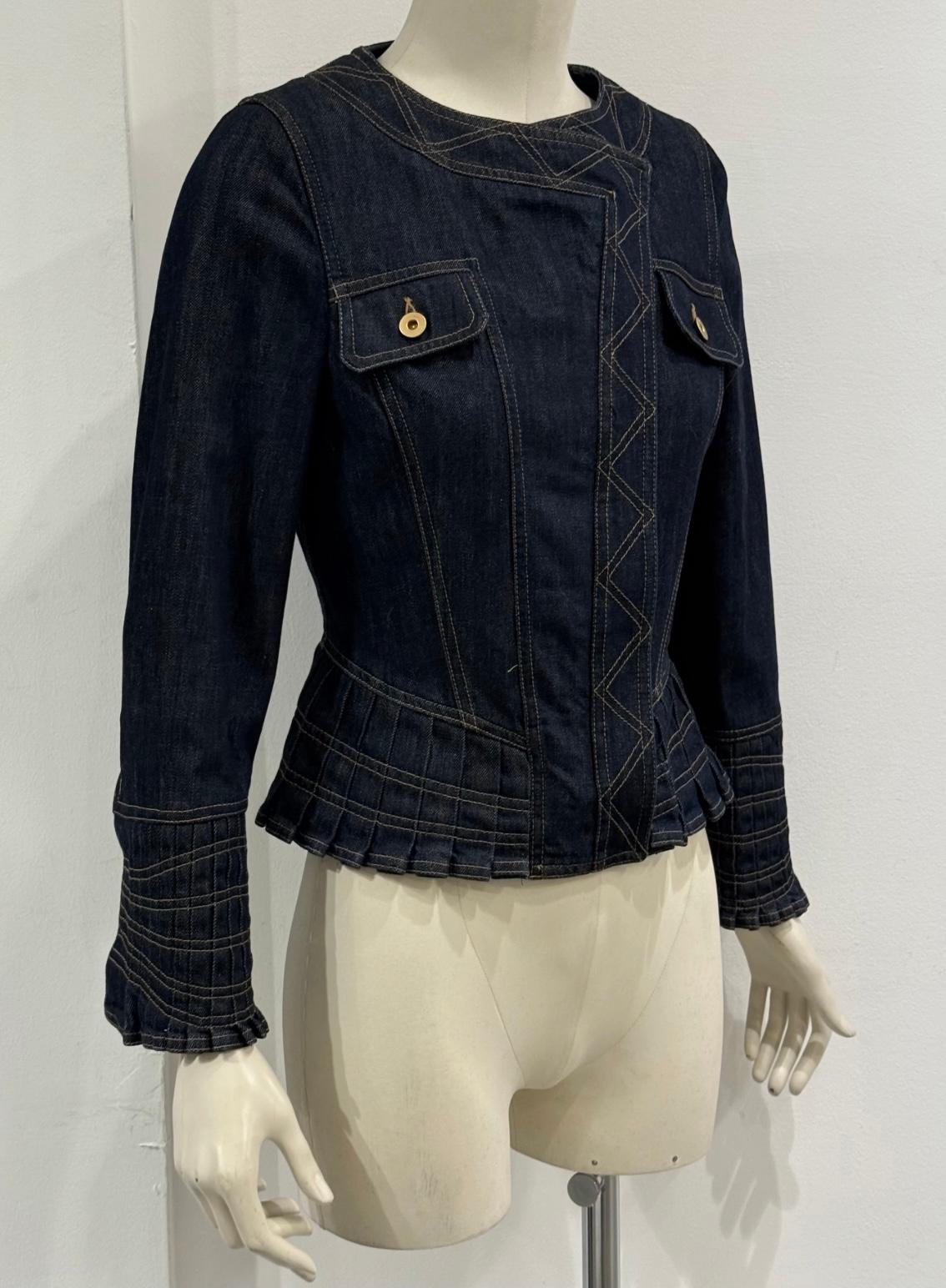S/S 2004 Gucci by Tom Ford paneled biker denim jacket

This S/S 2004 Gucci jacket by Tom Ford combines biker-inspired lines with paneled denim construction. The structured shape, strong shoulders, and sculpted waist capture Ford’s unmistakable
