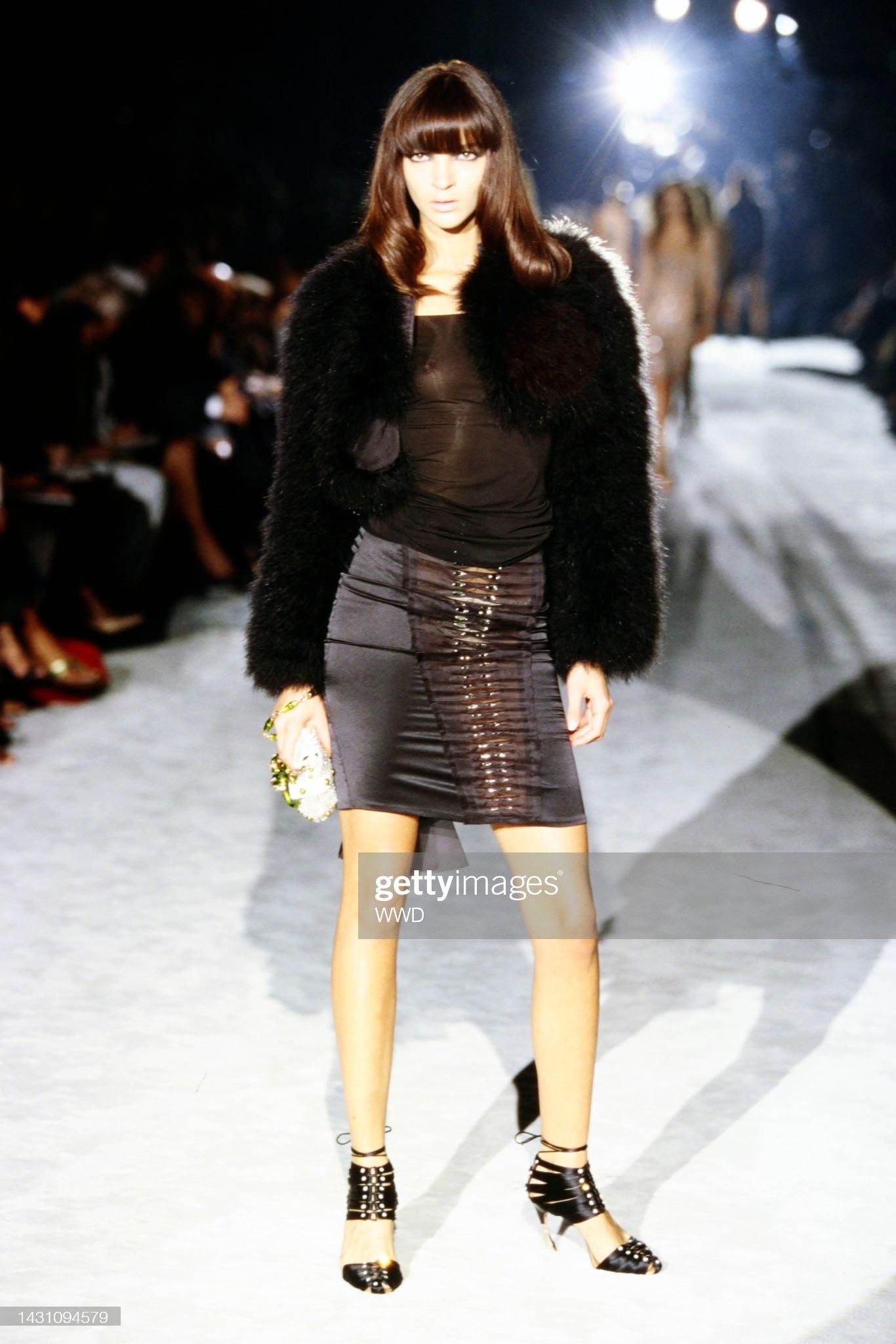 S/S 2004 Gucci by Tom Ford Runway Rhinestone Black Silk Pleated Bodycon Skirt For Sale 2