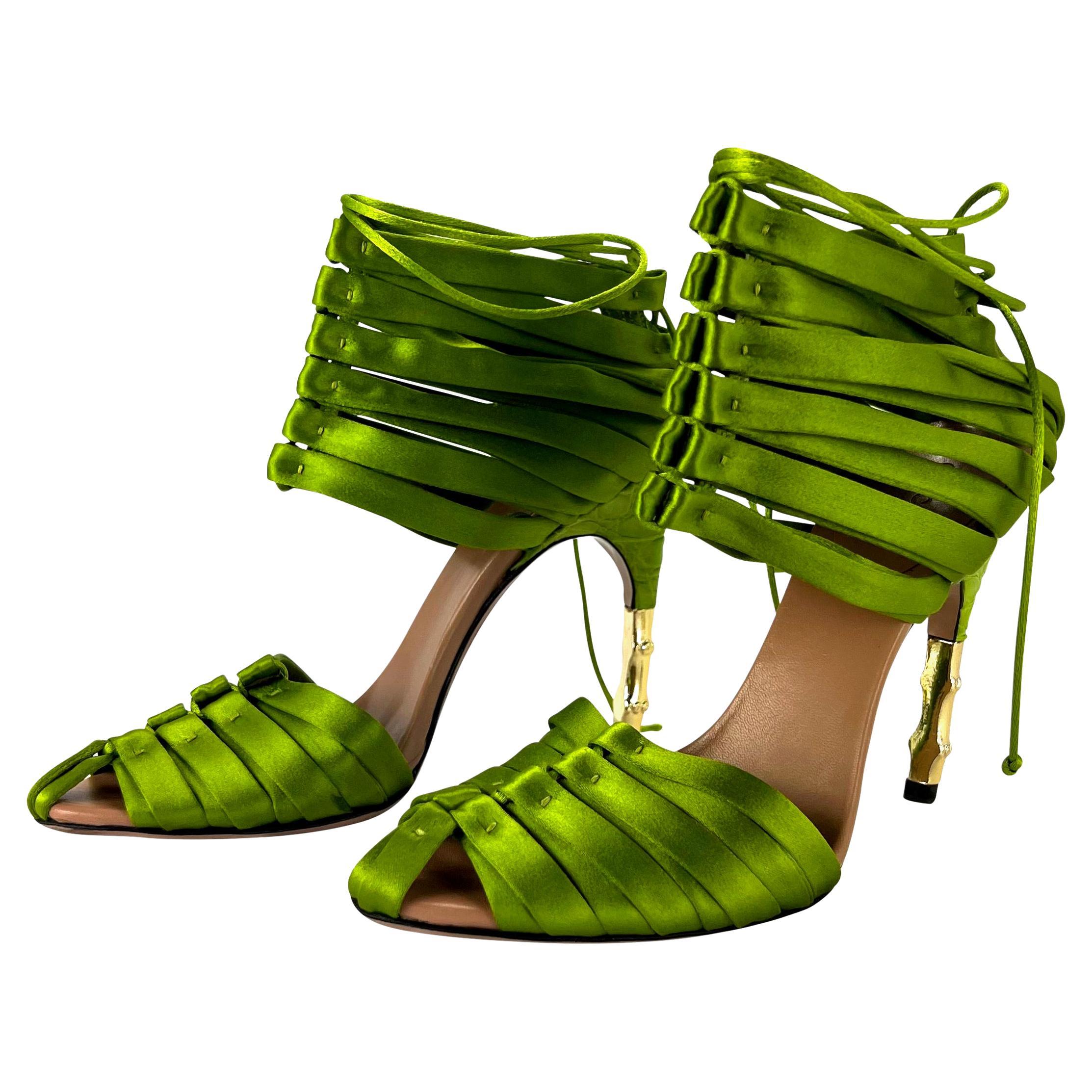 S/S 2004 Gucci by Tom Ford Ad Green Satin Strap Lace-Up Crocodile Heels Size 5 B In Excellent Condition For Sale In West Hollywood, CA