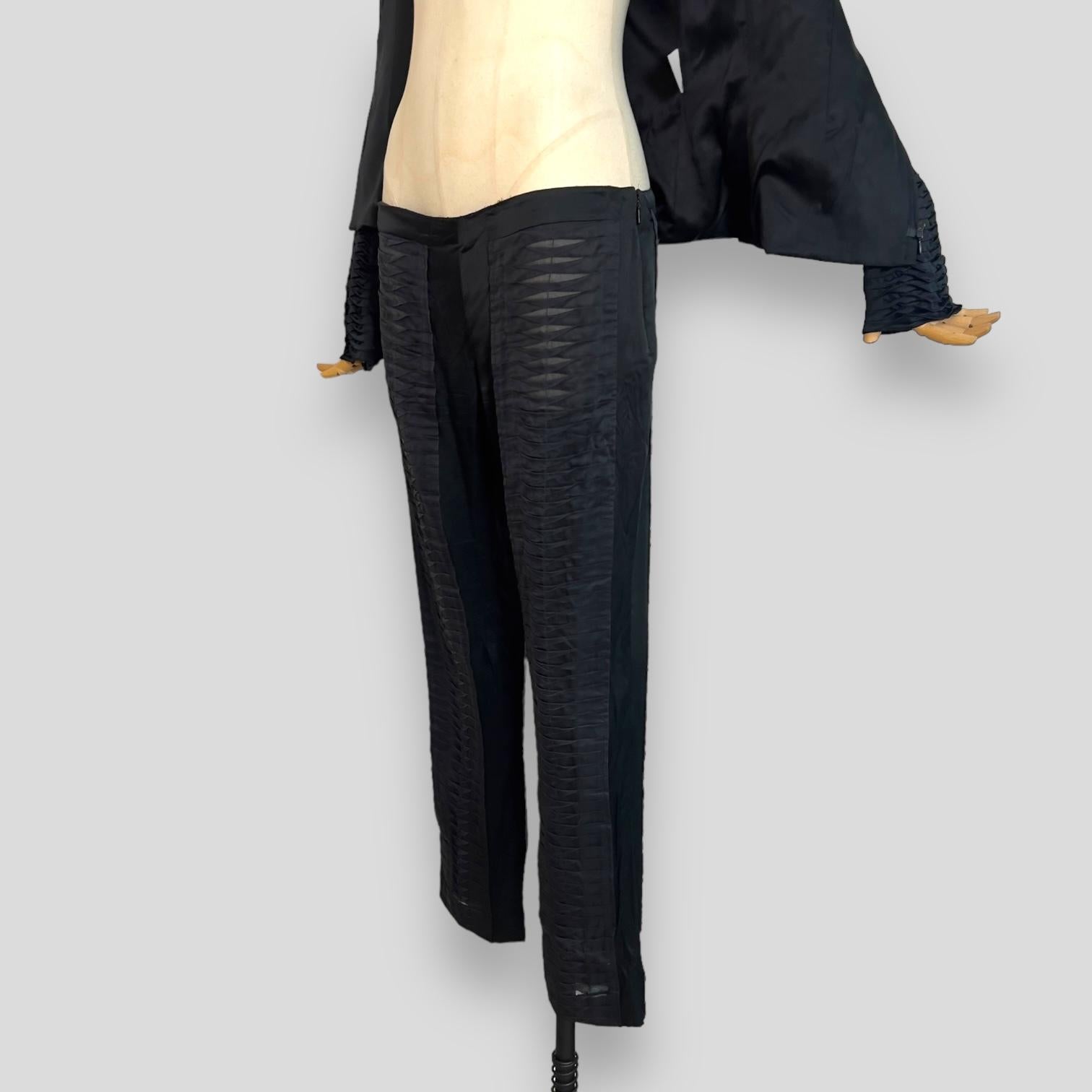 Look P/E 2004 Tom Ford for Gucci con giacca e pantaloni neri in vendita 6