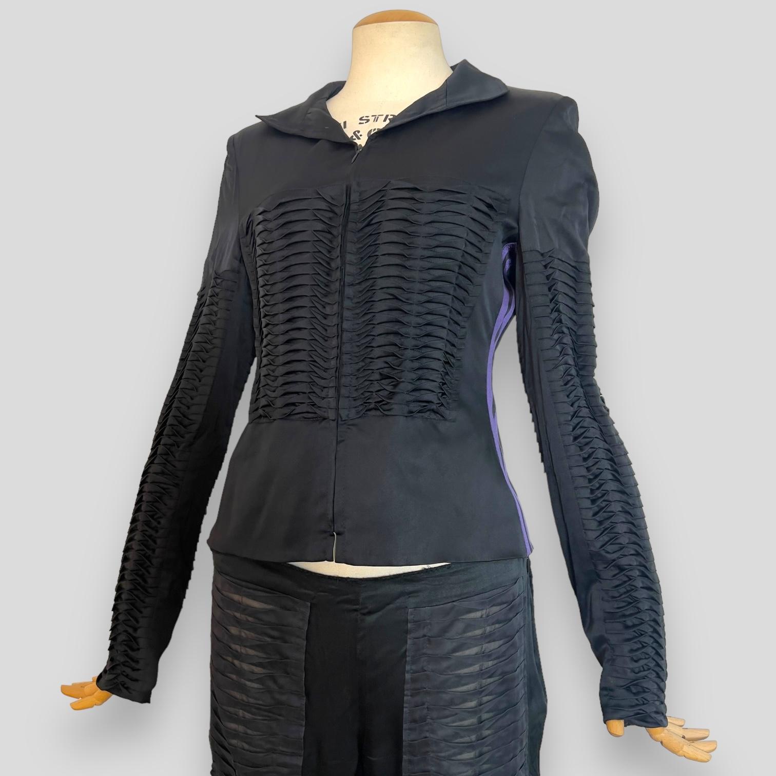 Donna Look P/E 2004 Tom Ford for Gucci con giacca e pantaloni neri in vendita