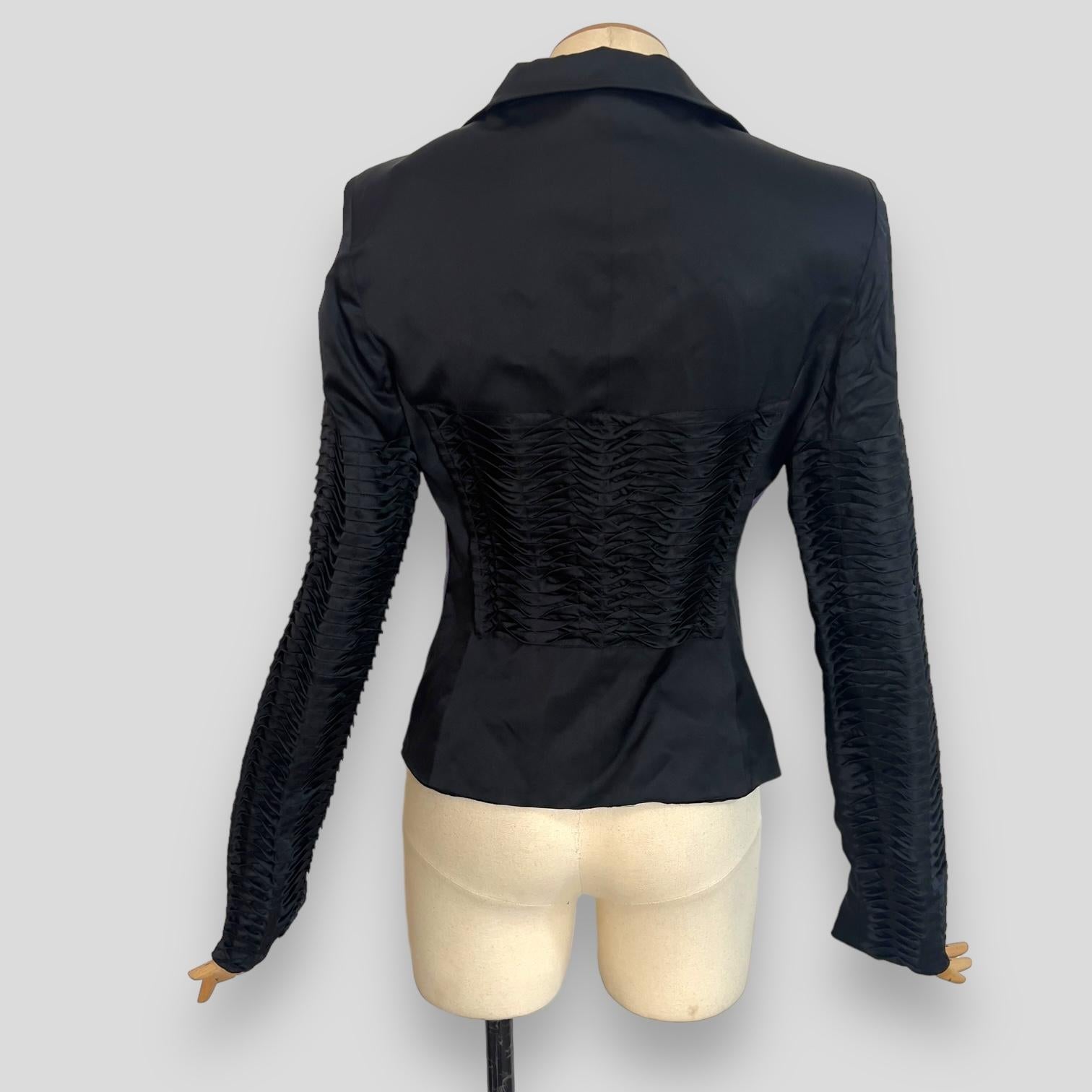 Look P/E 2004 Tom Ford for Gucci con giacca e pantaloni neri in vendita 1