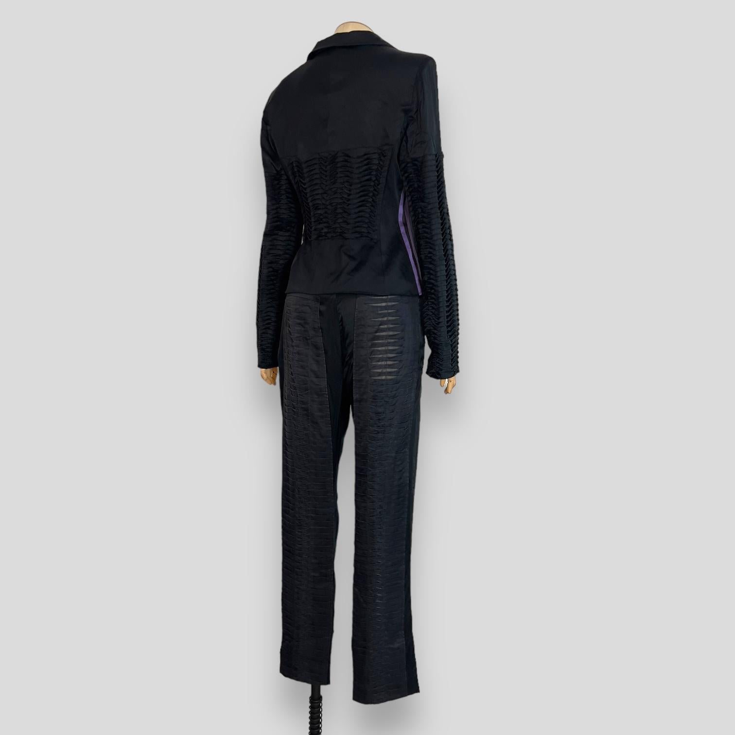 Look P/E 2004 Tom Ford for Gucci con giacca e pantaloni neri in vendita 3
