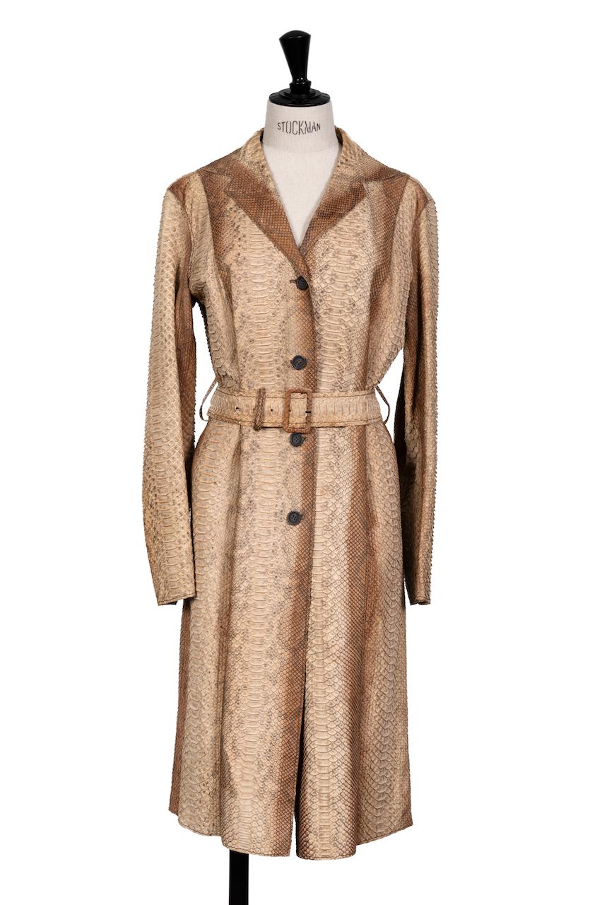 S/S 2004 PRADA Runway Beige Brown Python Leather Belted Trench Coat In Excellent Condition For Sale In Munich, DE