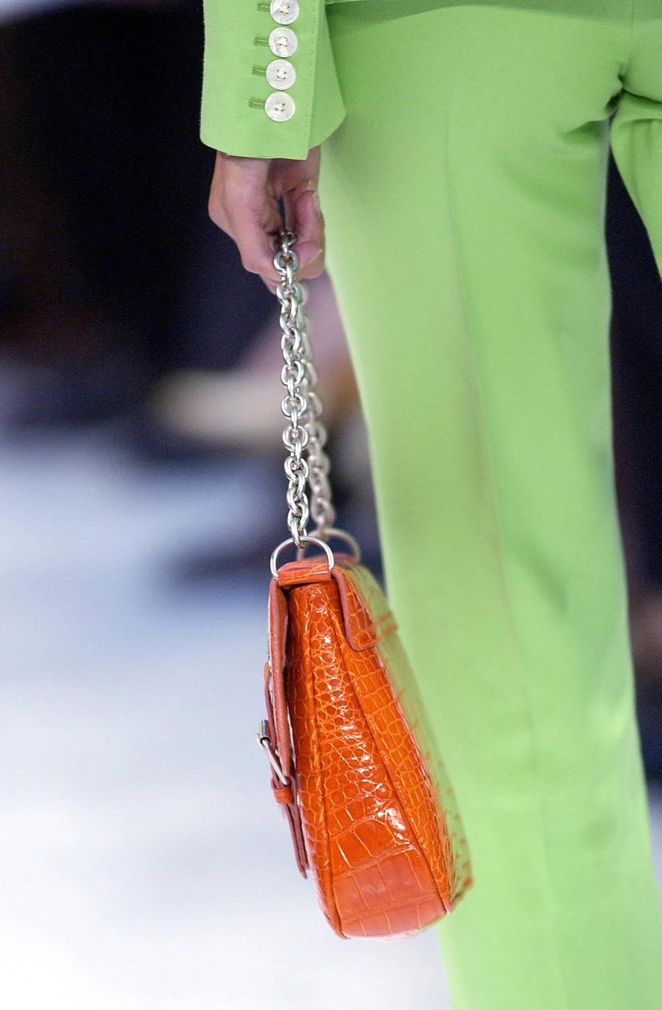 P/E 2004 Ralph Lauren: Borsa a tracolla con patta a catena in pelle di lucertola rosa In condizioni ottime in vendita a West Hollywood, CA