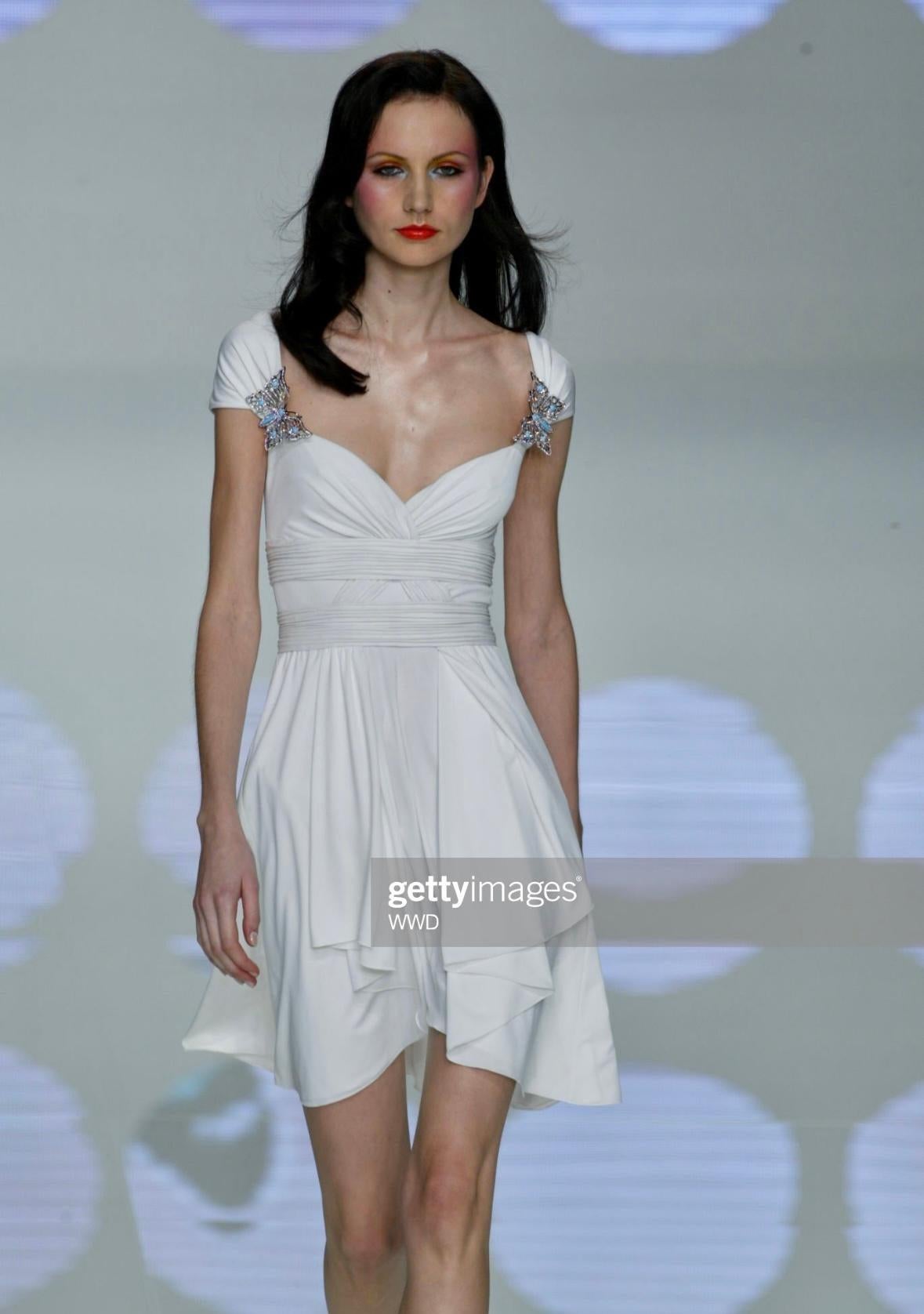 S/S 2004 Valentino Garavani Laufsteg-Anzeige Gerafftes Off-White-Schlagkleid im Angebot 3